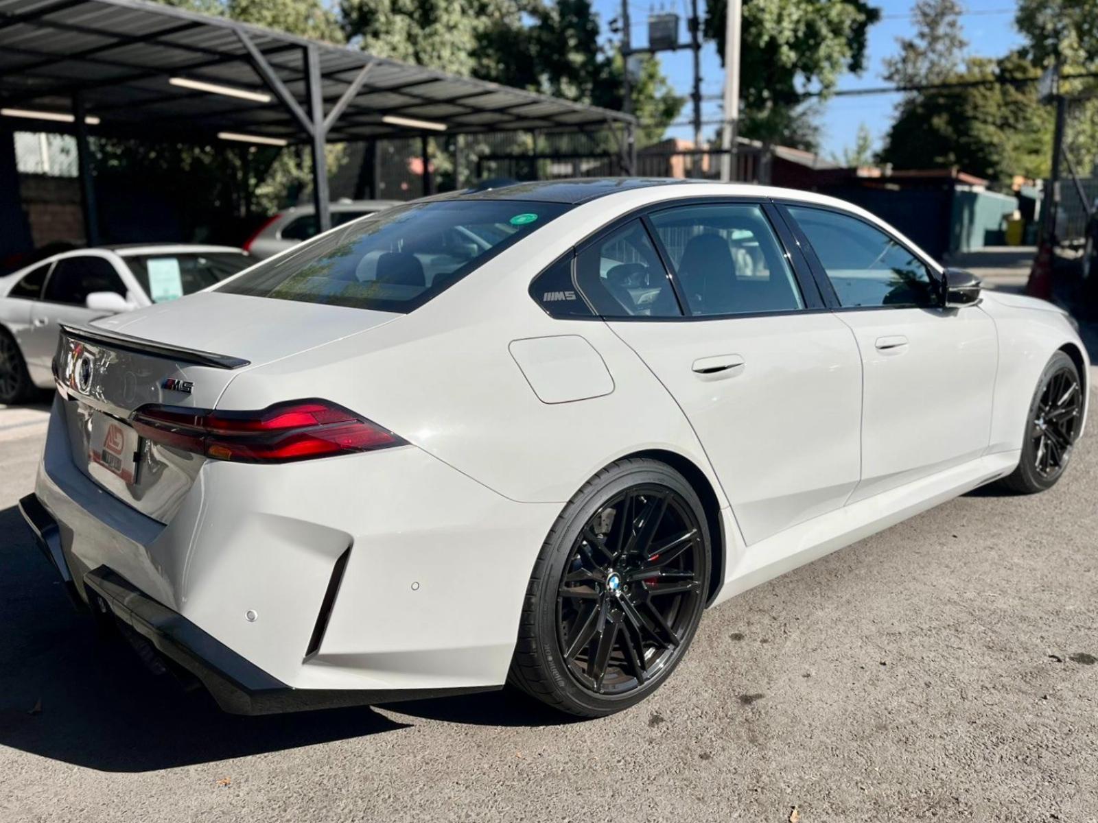 BMW M5 4.4 TWIN POWER TURBO HIBRIDO 2025 - Foto 4 de 18