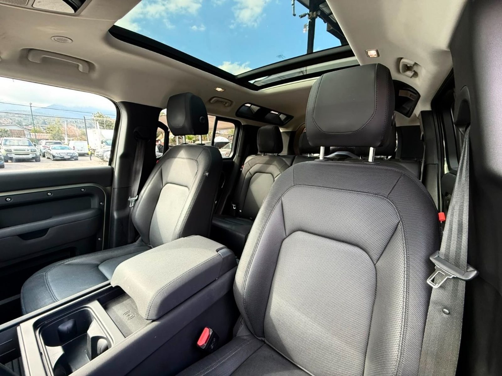 Land Rover DEFENDER 110 X DYNAMIC 3.0 2023 - Imagen 15 de 17