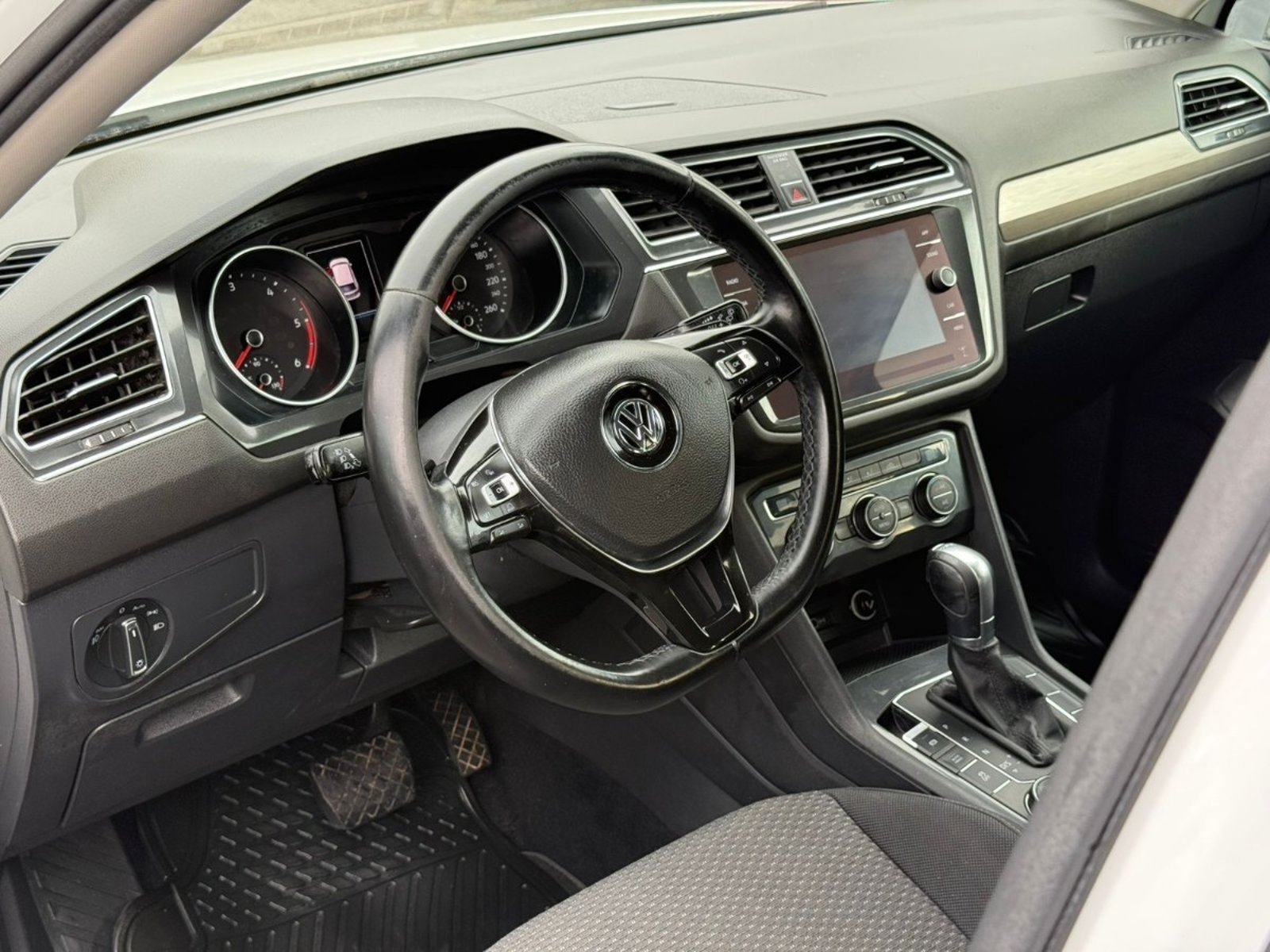 VOLKSWAGEN TIGUAN 2.0 TDI 4MOTION 2019 - Imagen 8 de 18