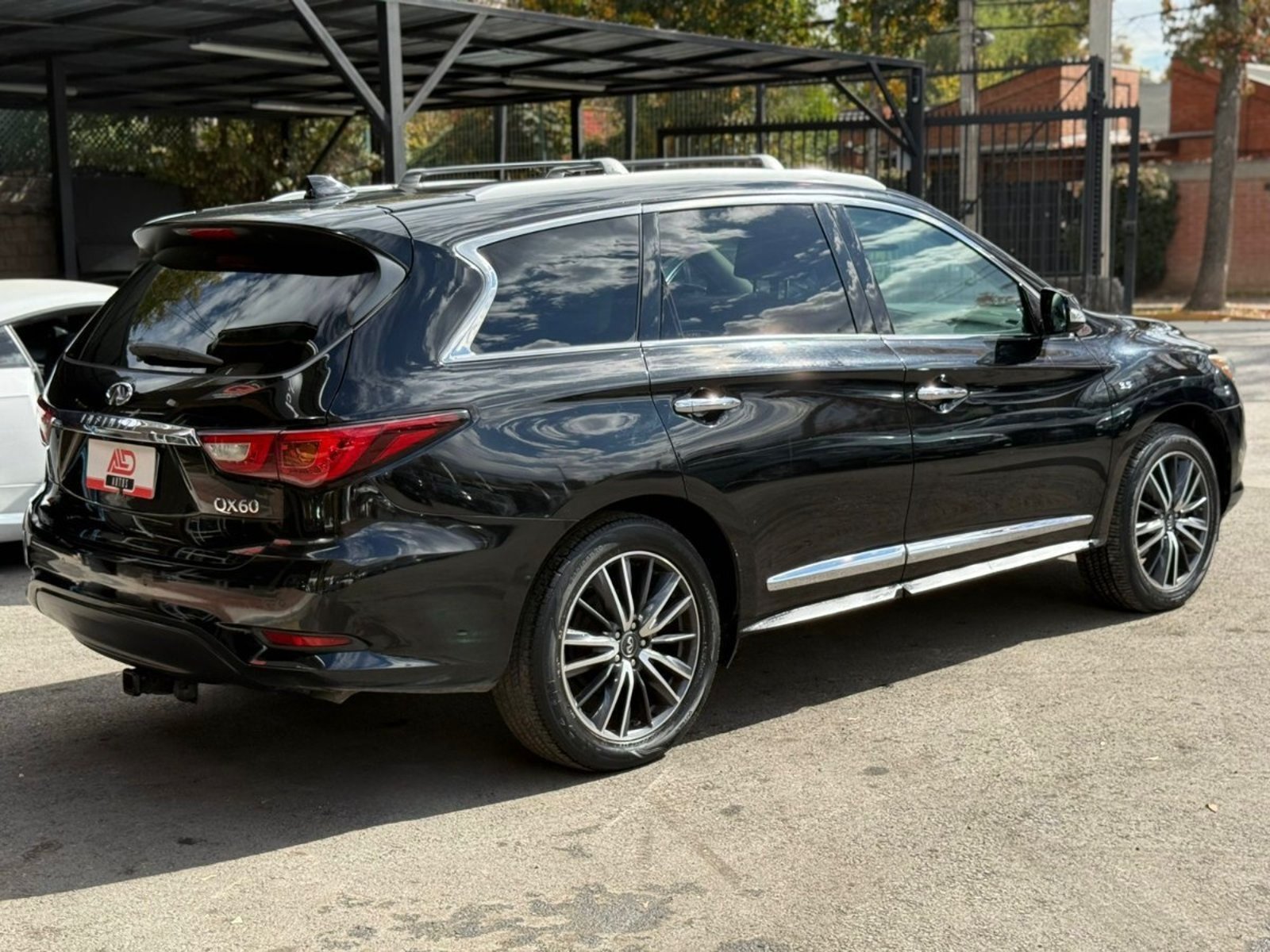 INFINITI QX60 LIMITED 3.5 V6 AWD 2017 - Imagen 4 de 19