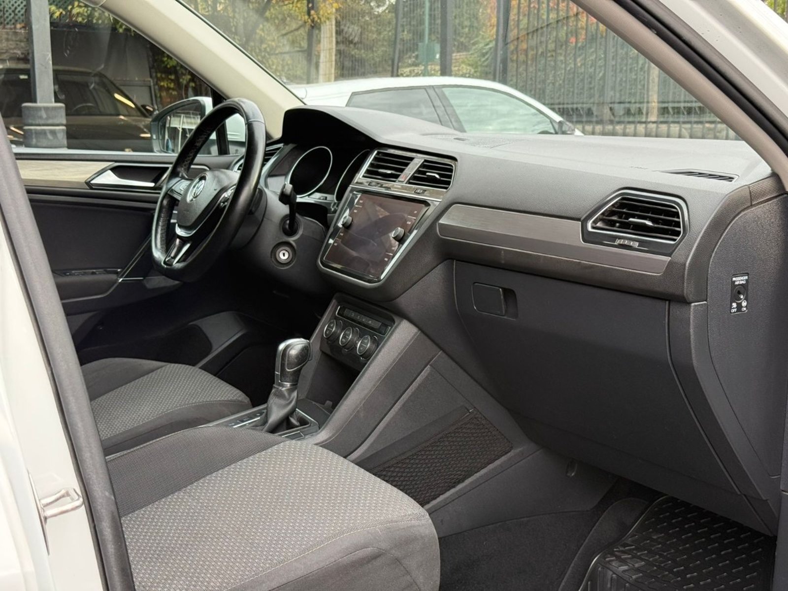 VOLKSWAGEN TIGUAN 2.0 TDI 4MOTION 2019 - Imagen 15 de 18