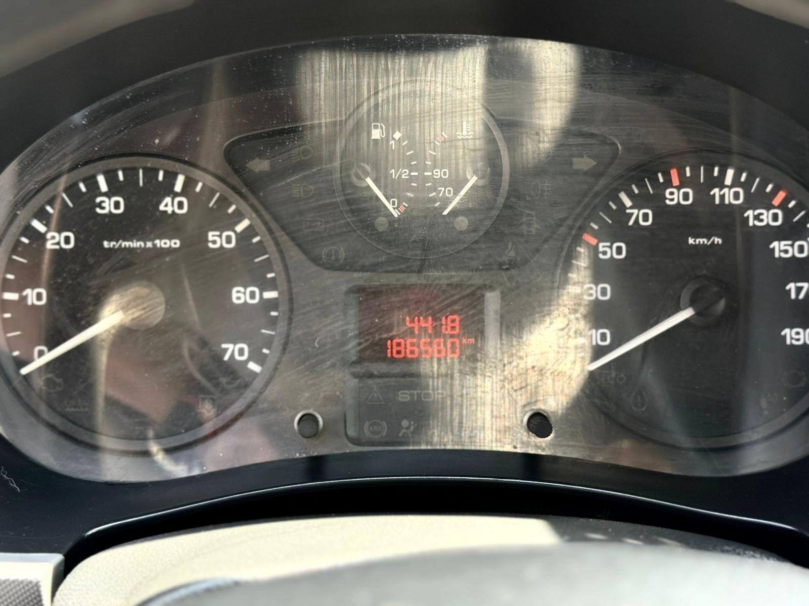 PEUGEOT PARTNER HDI 1.6 MT DIESEL 2019 - Imagen 10 de 16