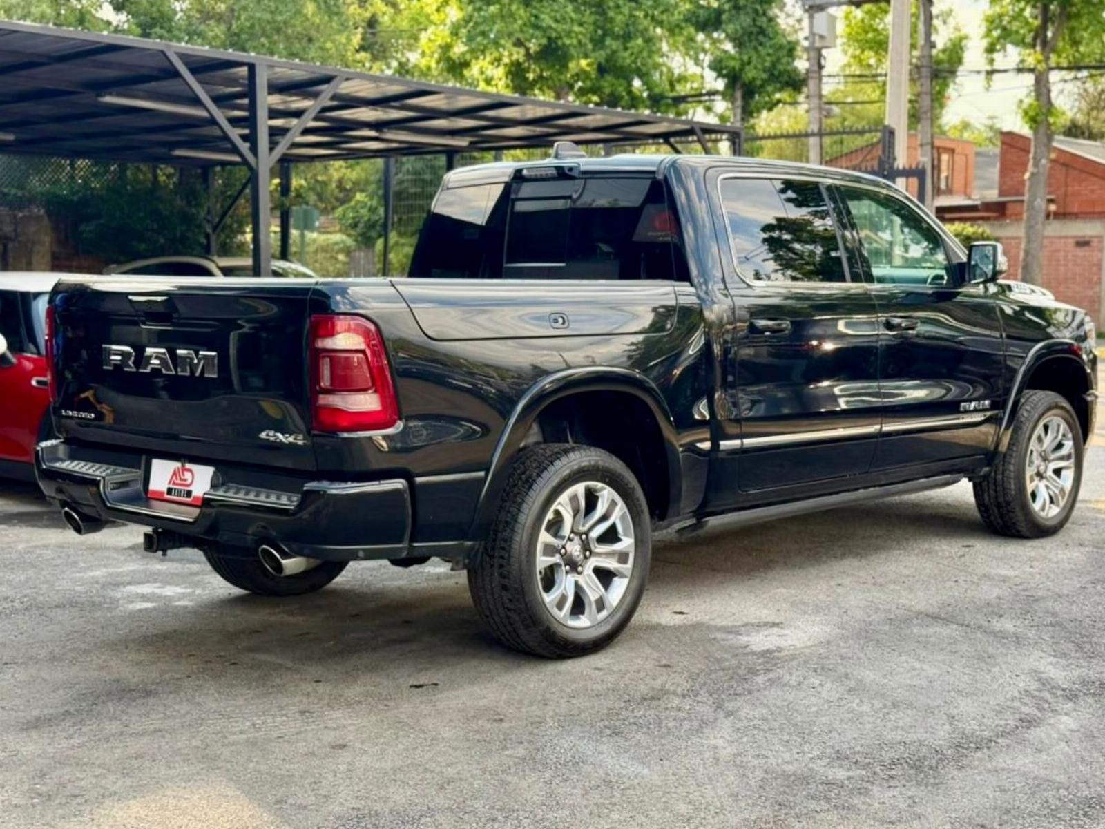 RAM 1500 LIMITED 4X4 2024 - Foto 4 de 20