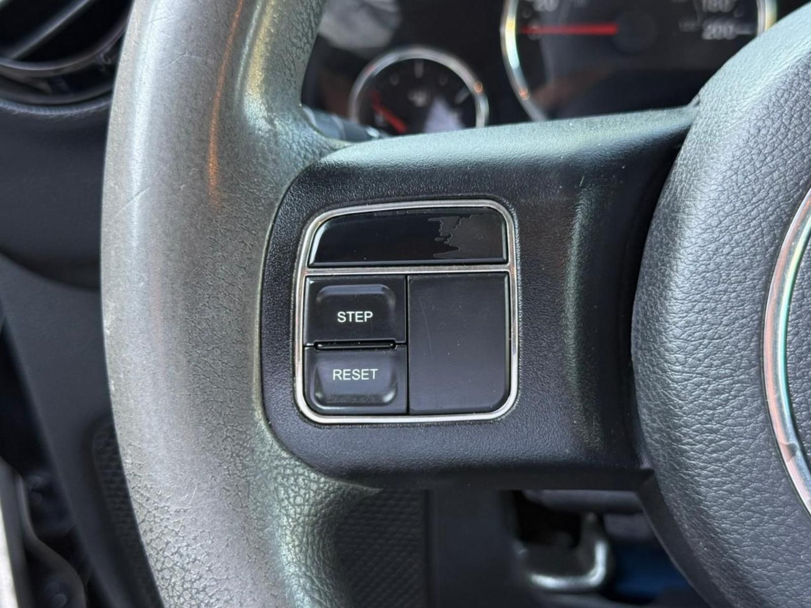 JEEP WRANGLER UNLIMITED SPORT 2013 - Imagen 12 de 20