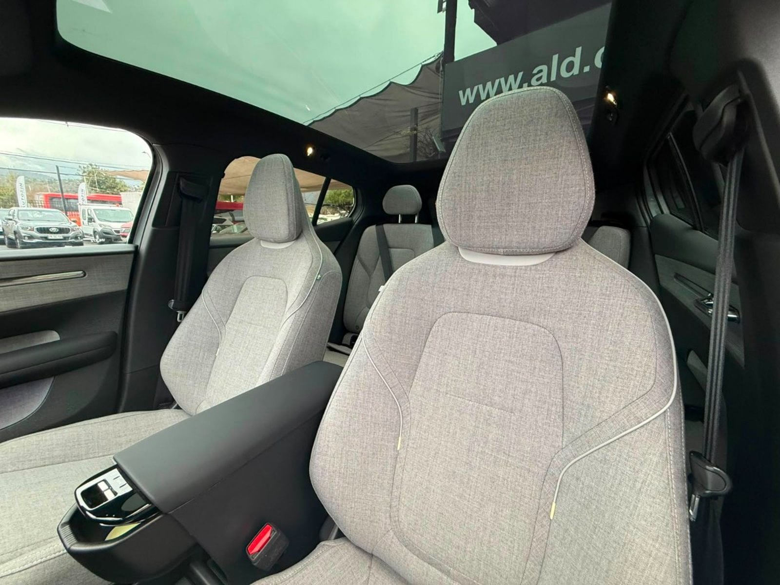Volvo EX30 E60 ULTRA AT 2025 - Imagen 14 de 17