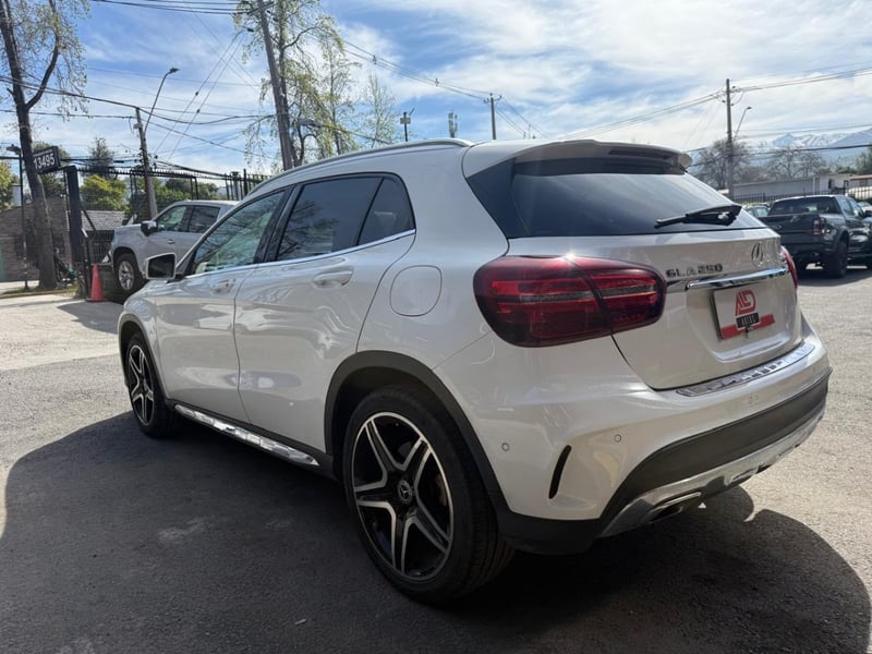 Mercedes-Benz GLA 250 4MATIC 2.0 2020 - Imagen 6 de 14