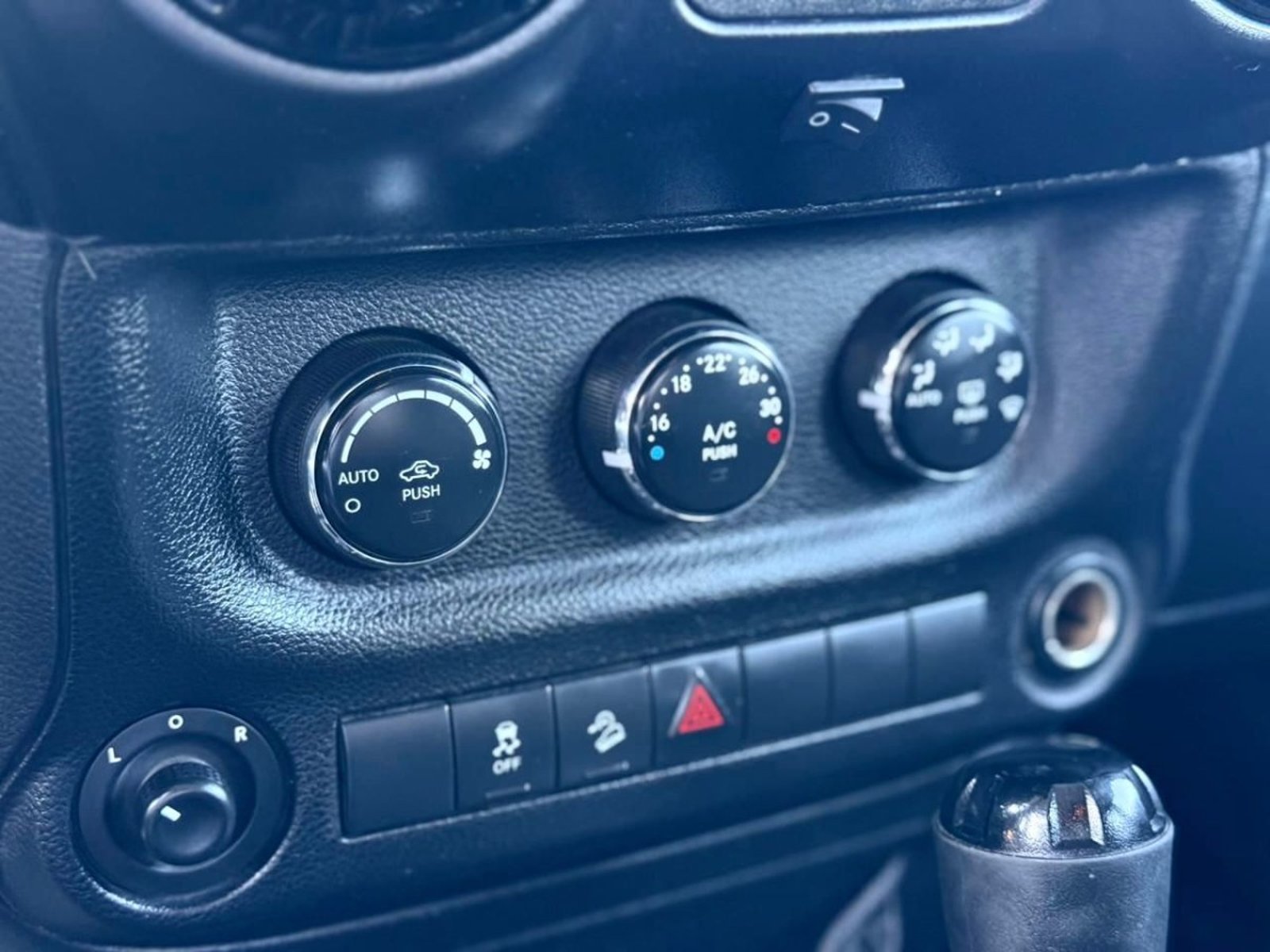 JEEP WRANGLER UNLIMITED SPORT 2013 - Imagen 17 de 18