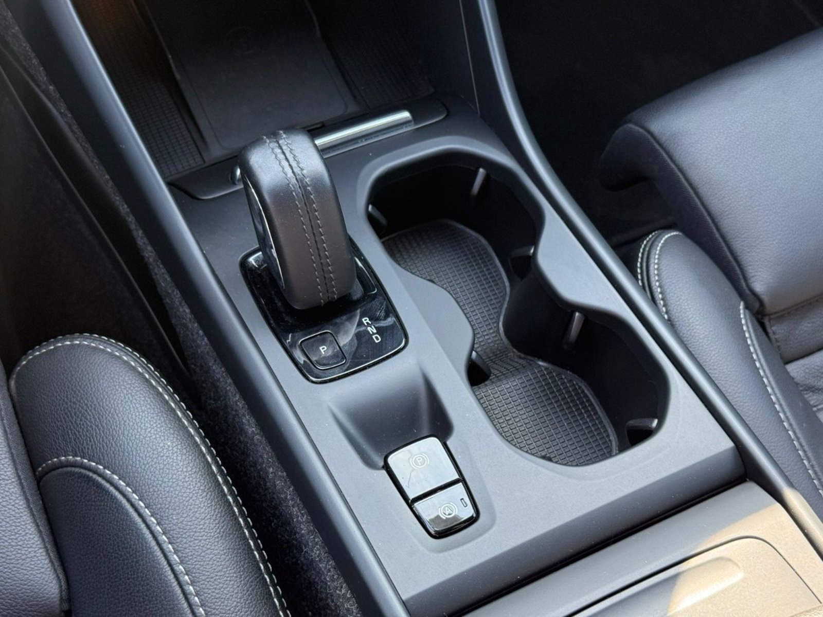 VOLVO XC40 D4 AWD MOMENTUM PLUS 2020 - Imagen 14 de 20