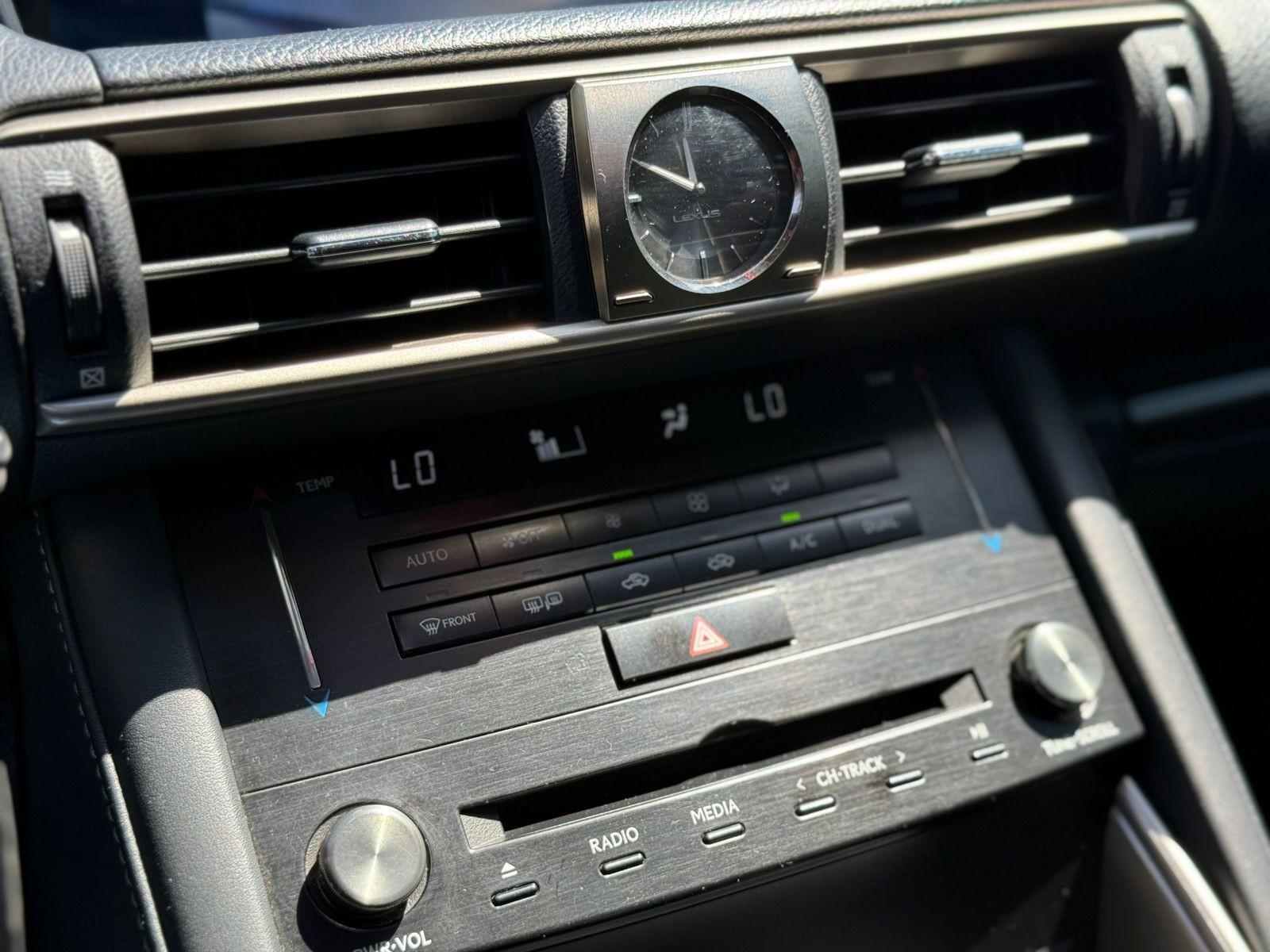 LEXUS IS 200 2.0 TURBO 2017 - Imagen 15 de 20
