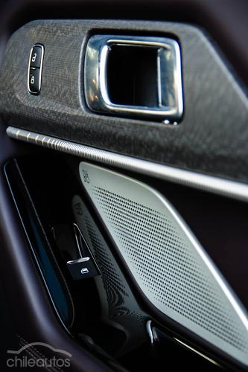 Ford Explorer 2025 - Imagen 17 de 20