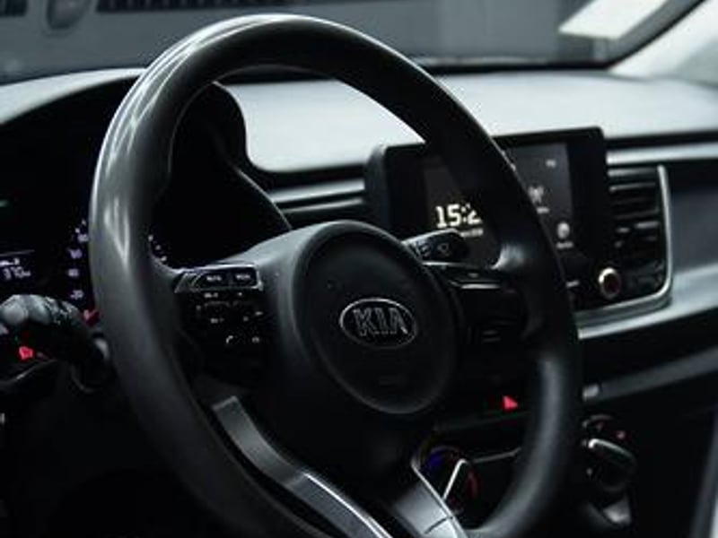 Kia Soluto 2024 - Imagen 7 de 14