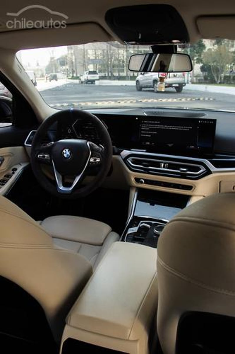 BMW 320I 2024 - Imagen 13 de 18