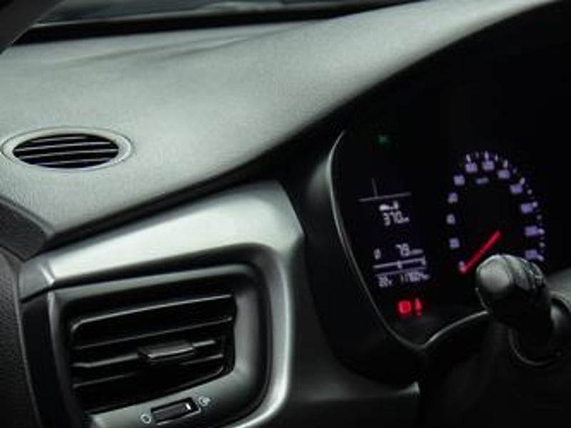 Kia Soluto 2024 - Imagen 9 de 14