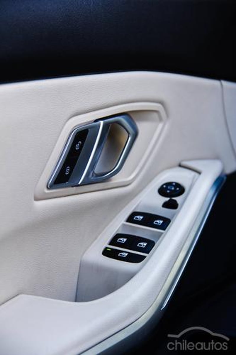 BMW 320I 2024 - Imagen 11 de 18