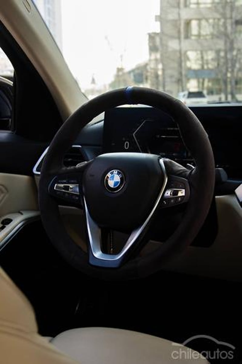 BMW 320I 2024 - Imagen 9 de 18