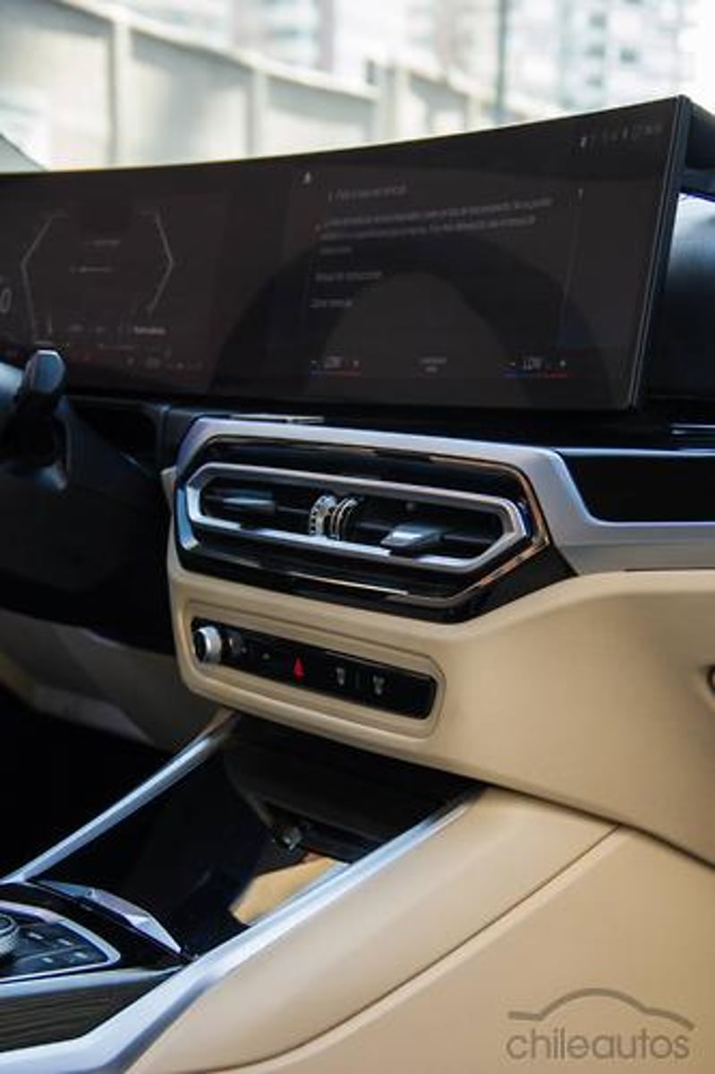 BMW 320I 2024 - Imagen 12 de 18