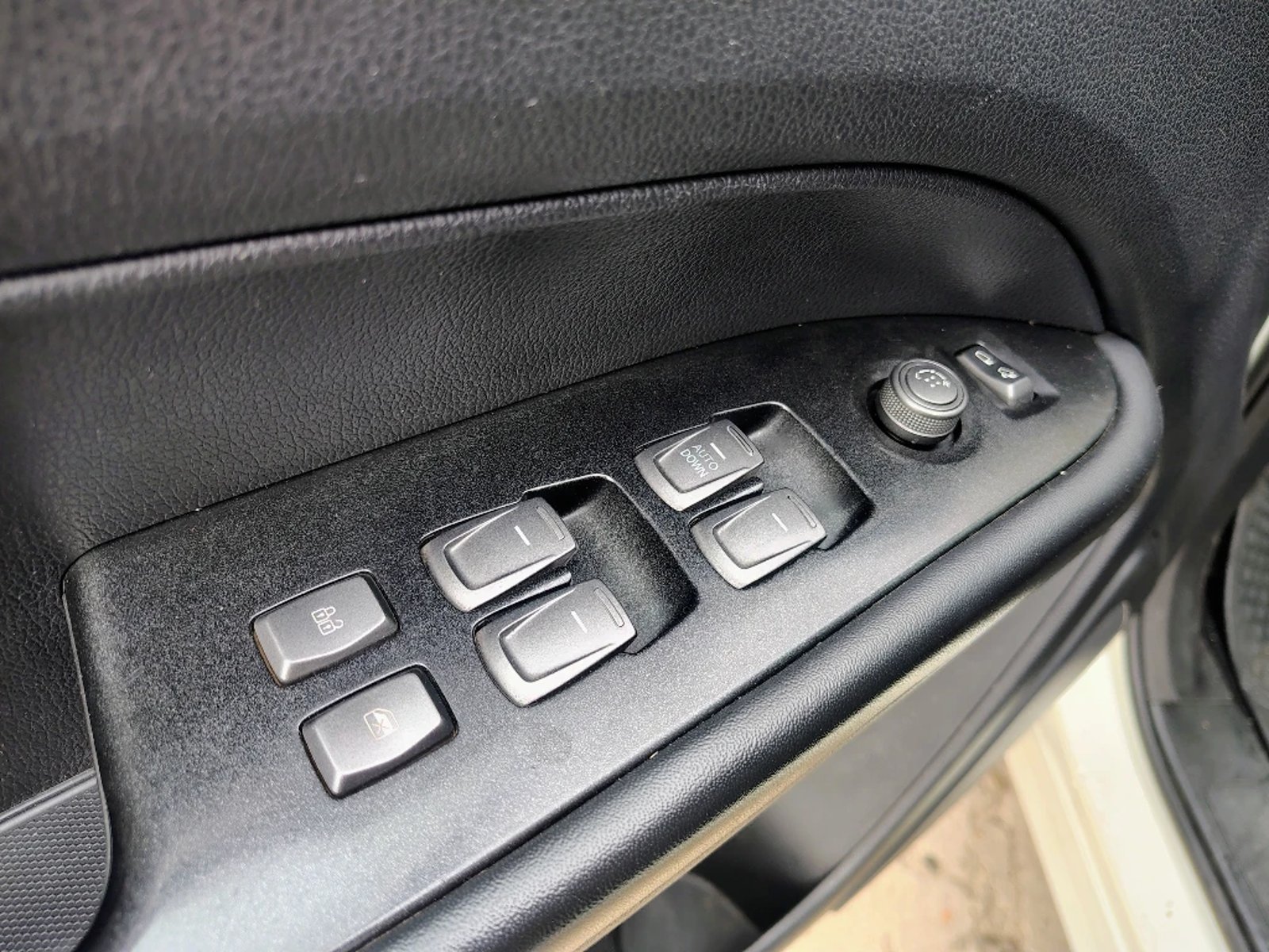 SSANGYONG GRAND MUSSO 2023 - Imagen 13 de 20