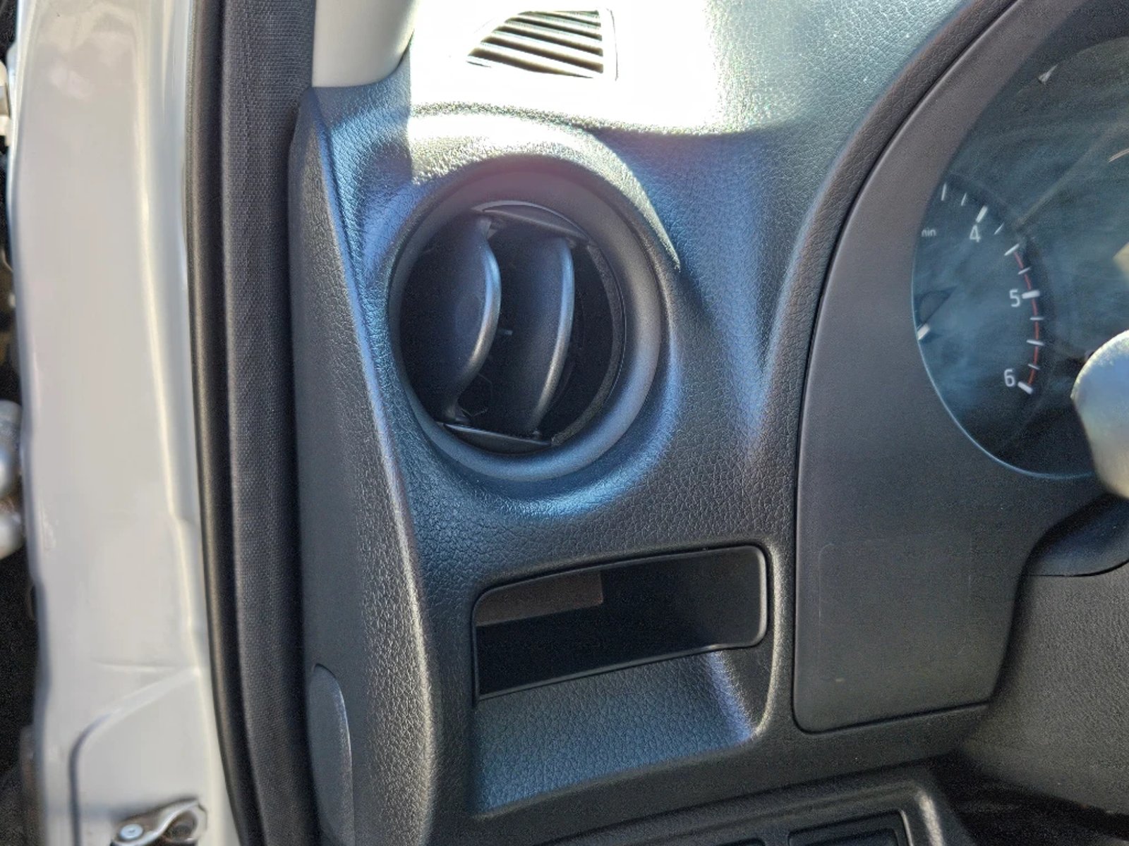 NISSAN NAVARA 2023 - Imagen 17 de 20