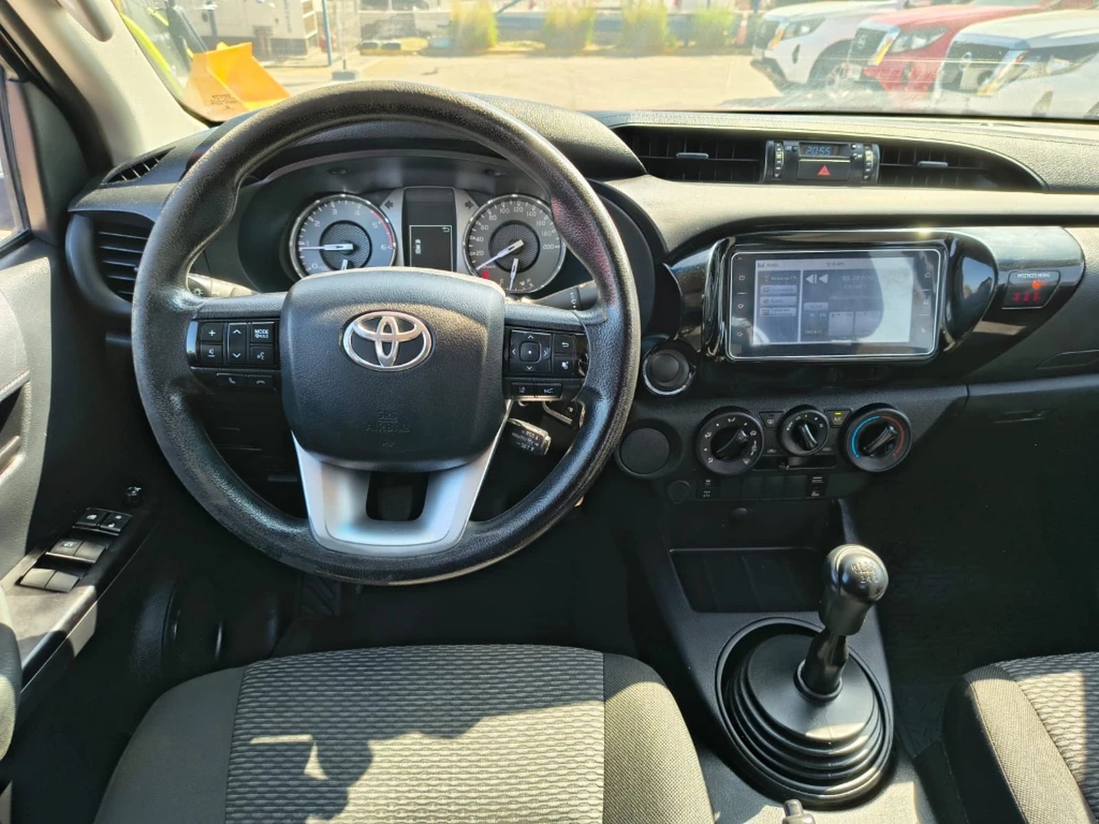 TOYOTA HILUX 2022 - Imagen 15 de 20