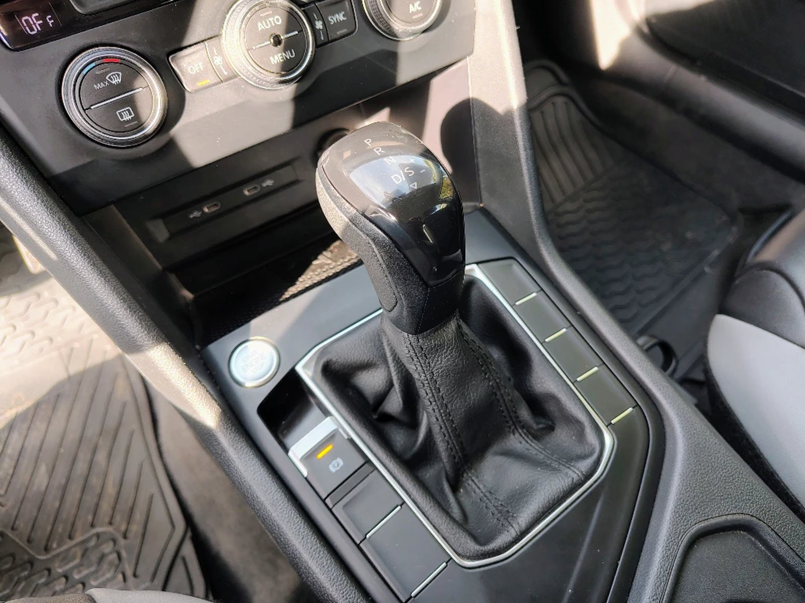 VOLKSWAGEN TAOS 2023 - Imagen 14 de 20