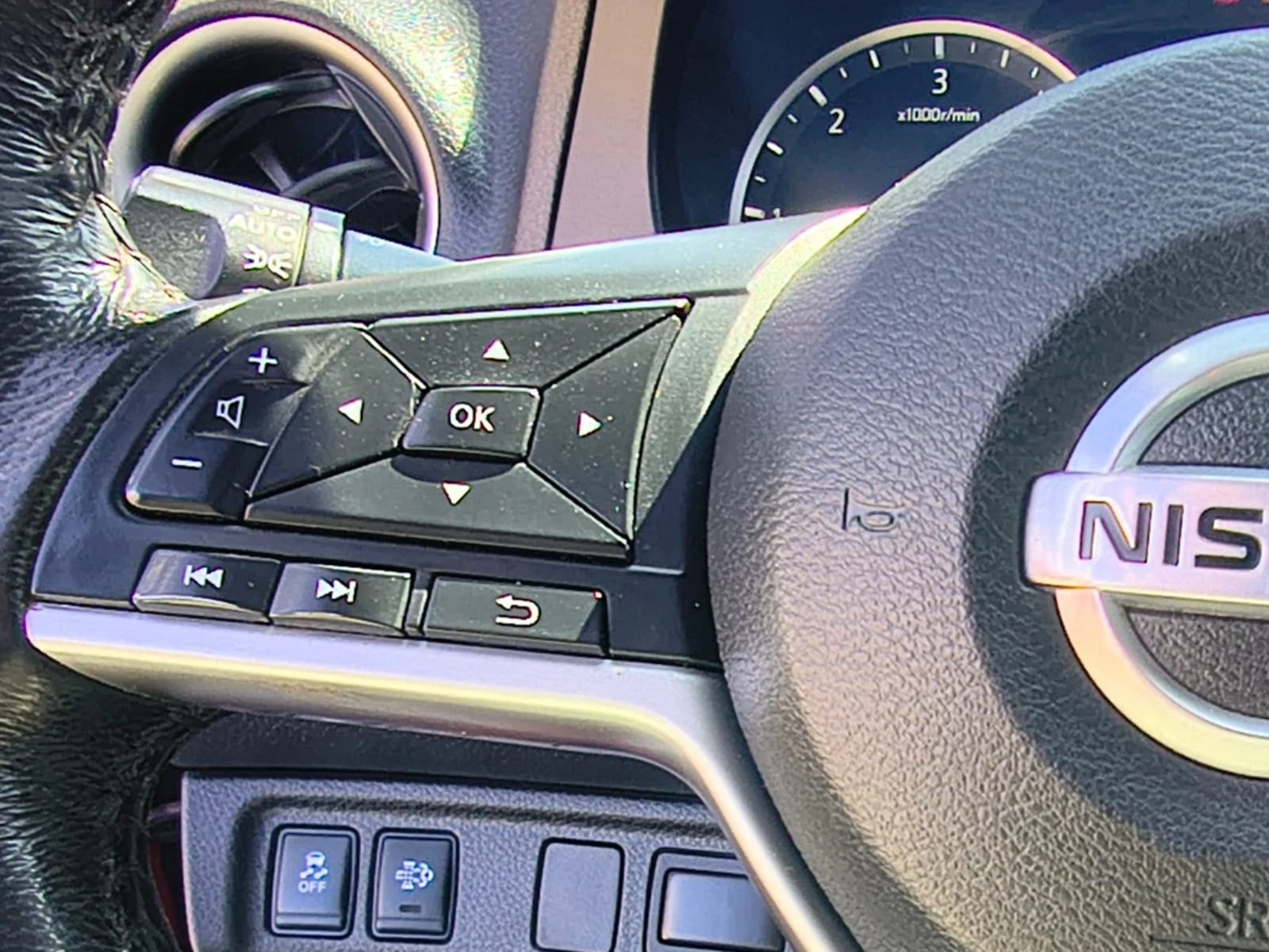 NISSAN NAVARA 2023 - Imagen 17 de 20