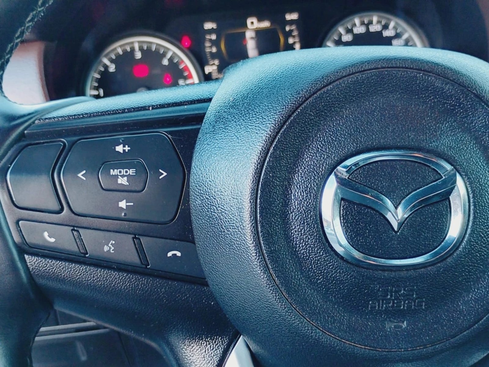 MAZDA BT-50 2023 - Imagen 18 de 20
