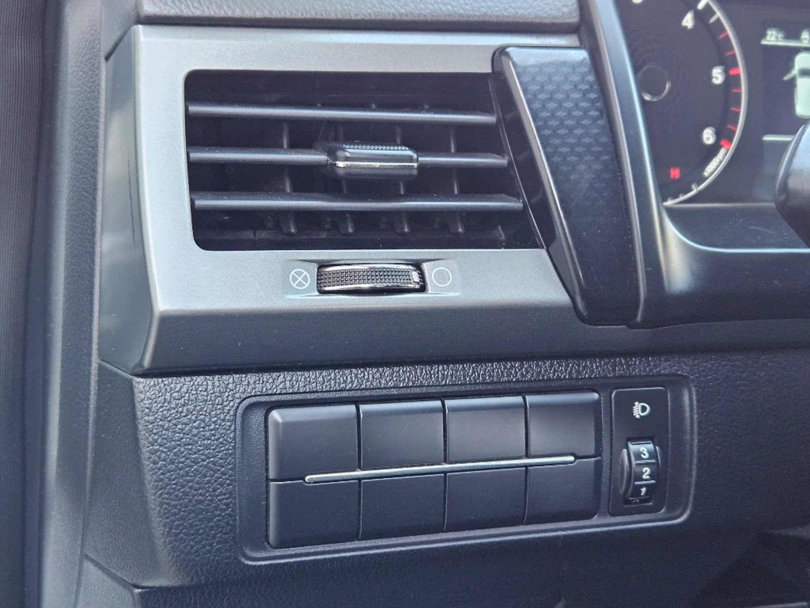 SSANGYONG MUSSO 2023 - Imagen 16 de 20