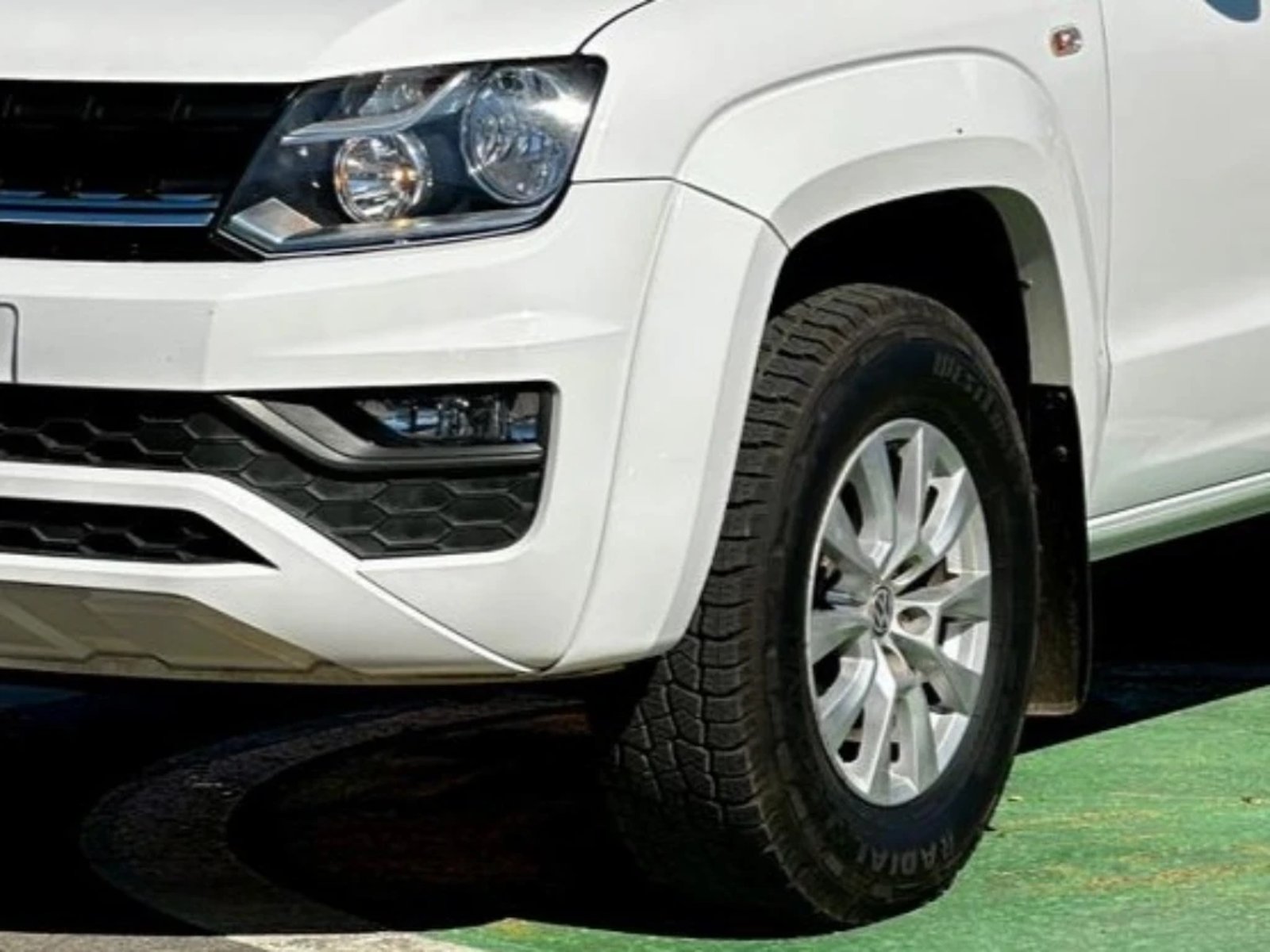 VOLKSWAGEN AMAROK 2023 - Imagen 12 de 20