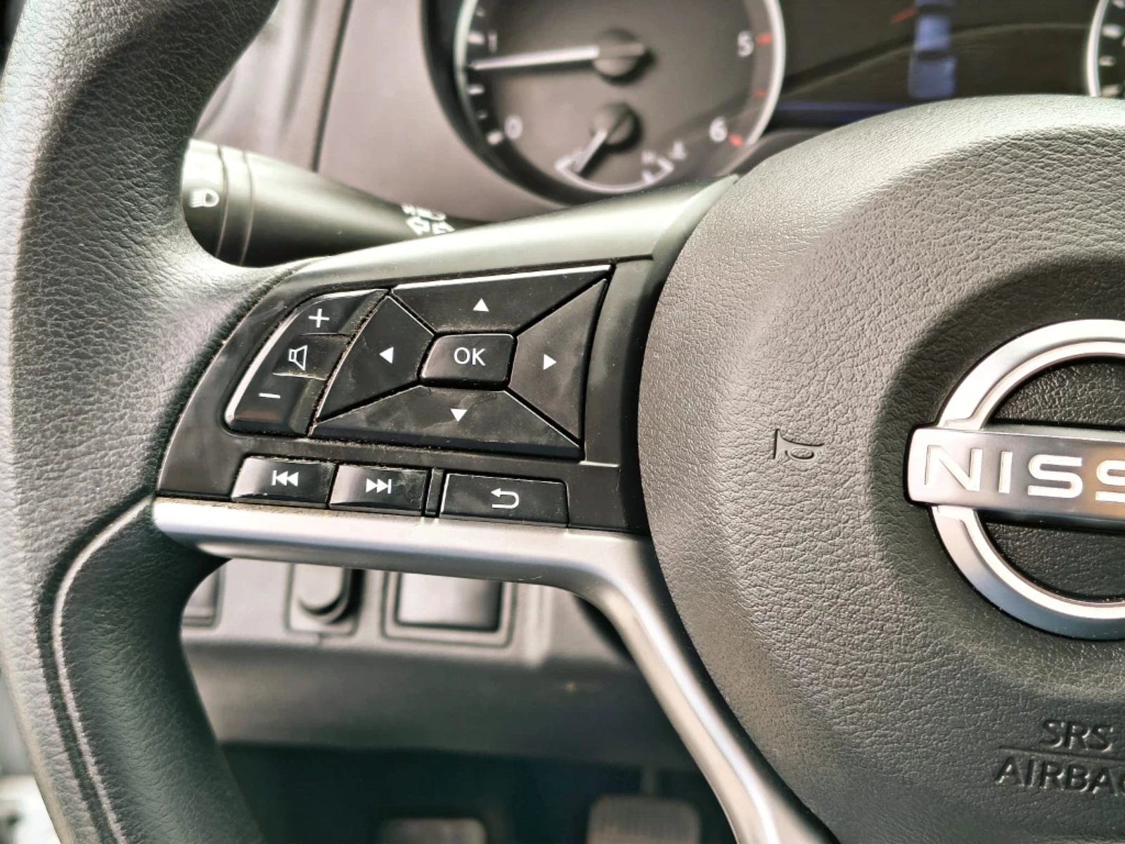 NISSAN NAVARA 2023 - Imagen 17 de 20