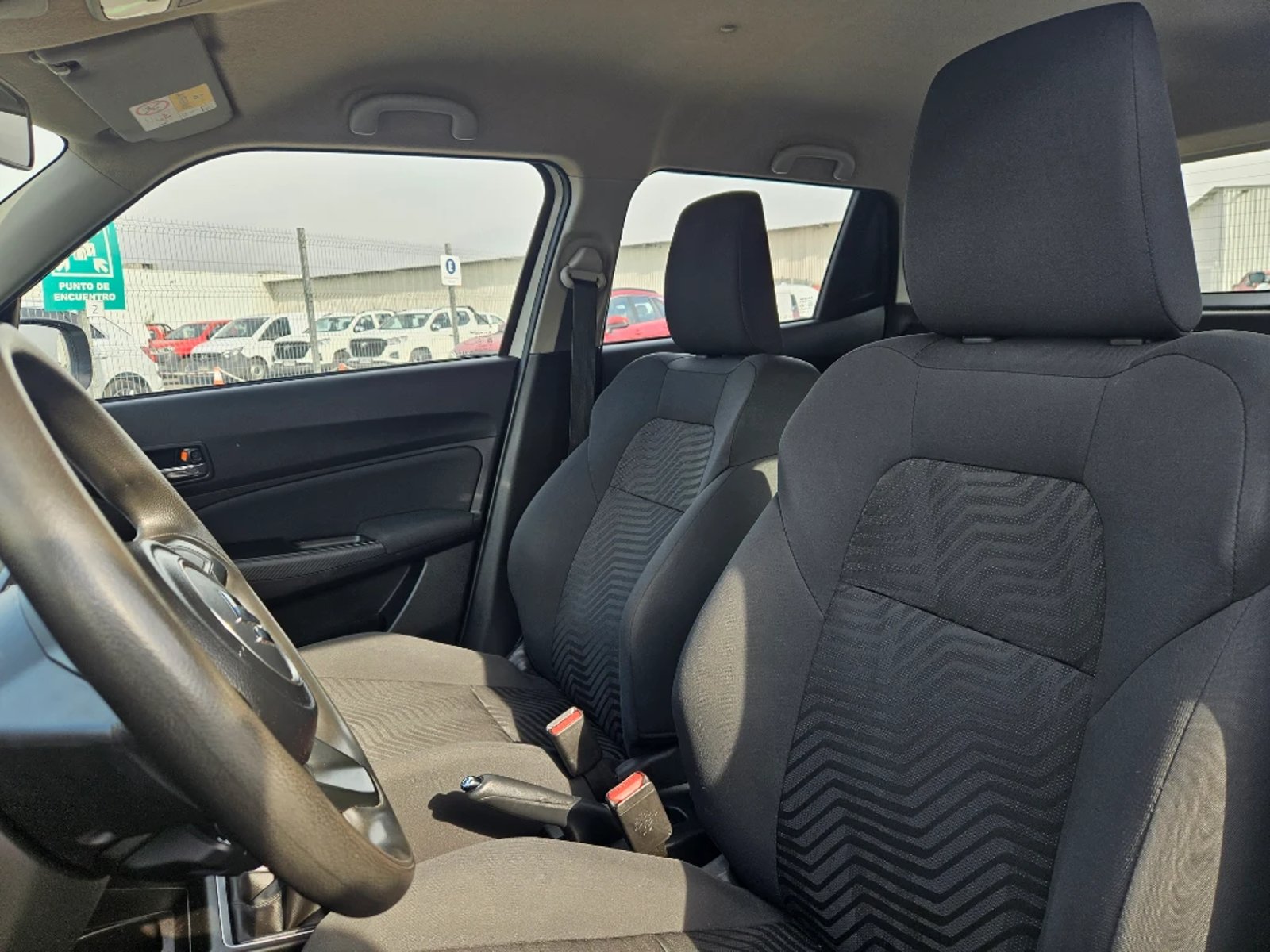 SUZUKI SWIFT 2023 - Imagen 12 de 20