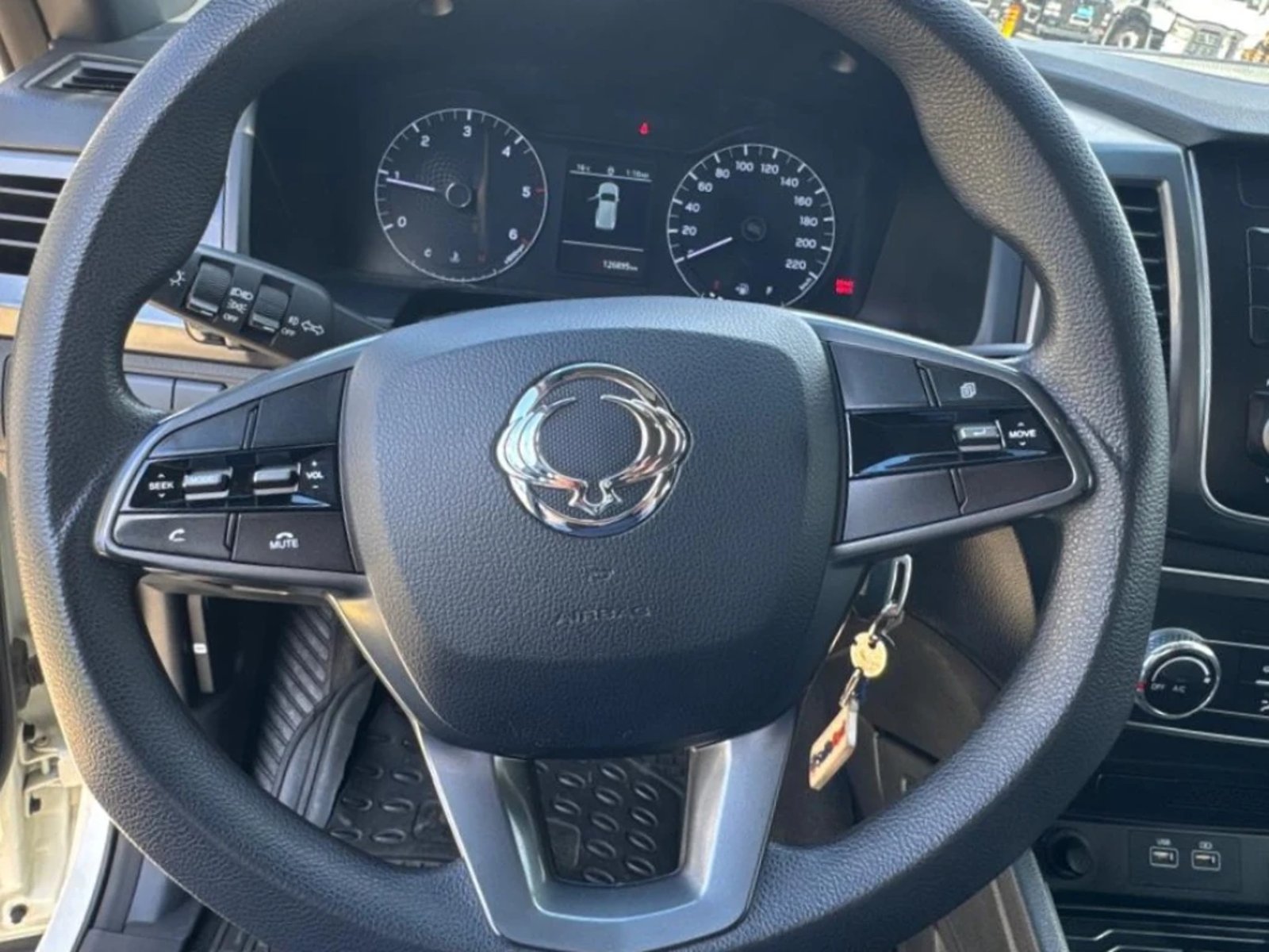 SSANGYONG GRAND MUSSO 2024 - Imagen 16 de 20
