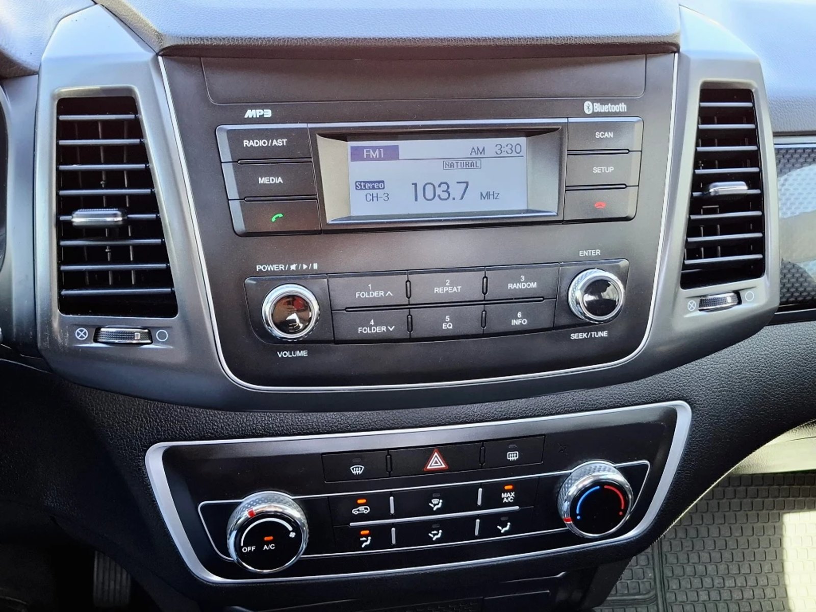 SSANGYONG GRAND MUSSO 2023 - Imagen 19 de 20