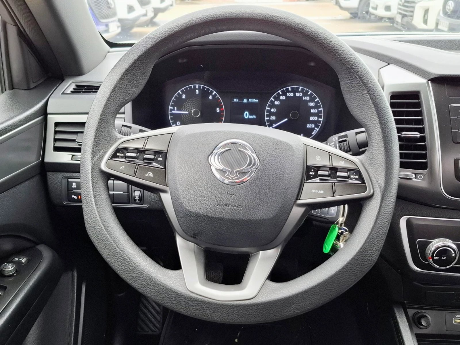 SsangYong Grand musso 2023 - Imagen 14 de 20