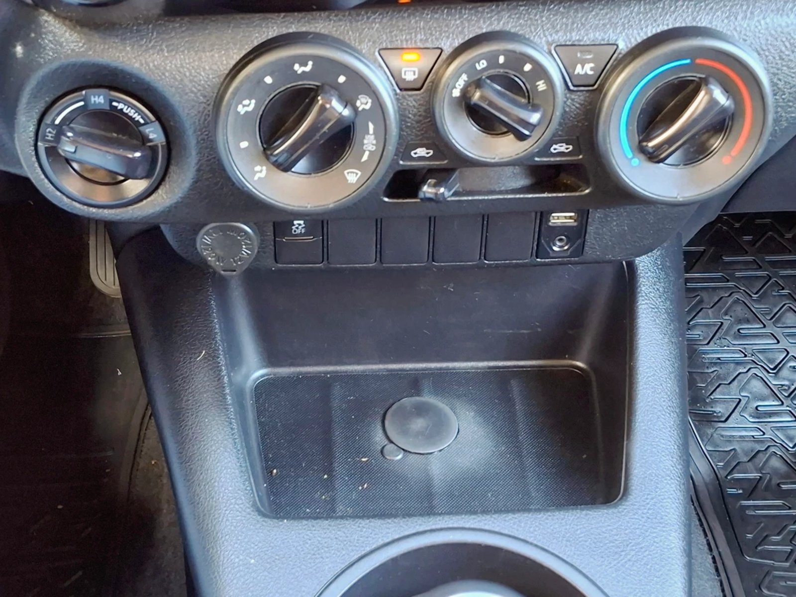 TOYOTA HILUX 2023 - Imagen 19 de 20