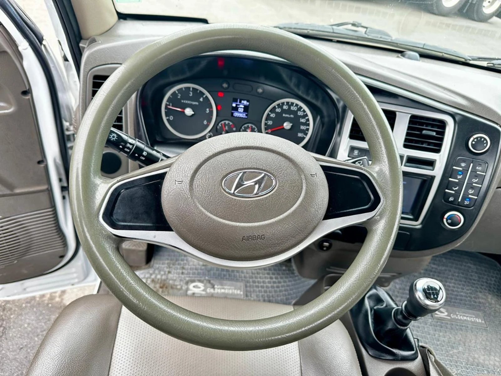 HYUNDAI PORTER 2023 - Imagen 17 de 20