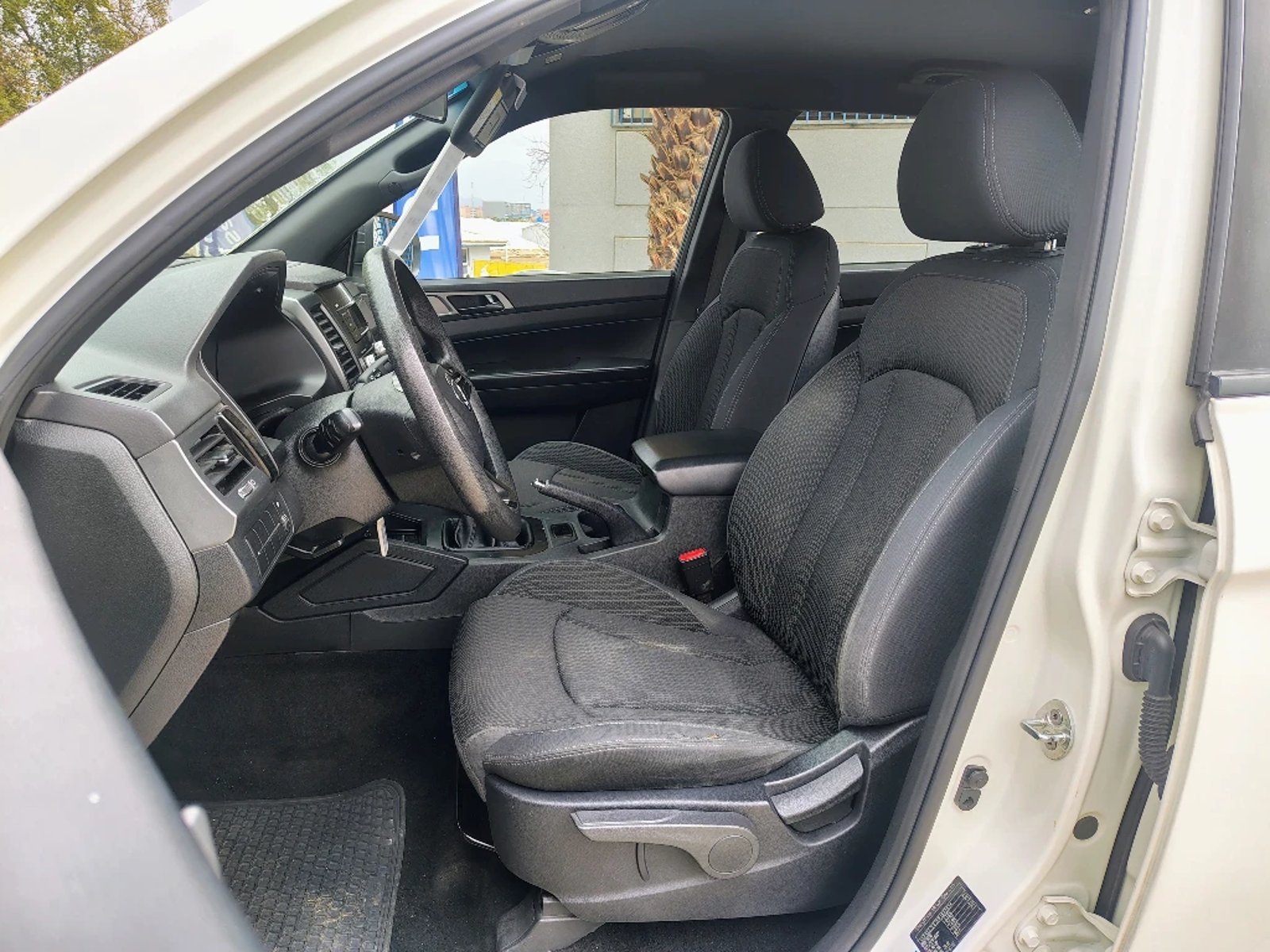 SSANGYONG GRAND MUSSO 2023 - Imagen 14 de 20