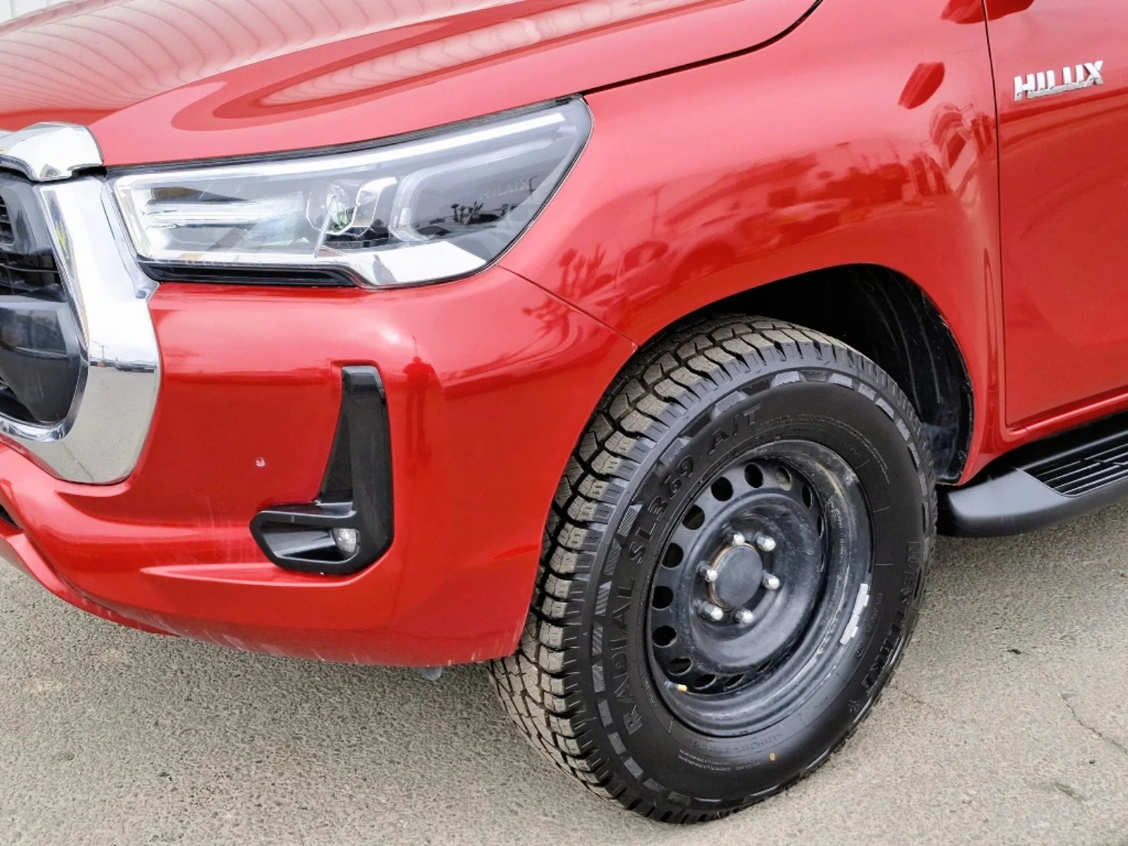 TOYOTA HILUX 2023 - Imagen 8 de 20