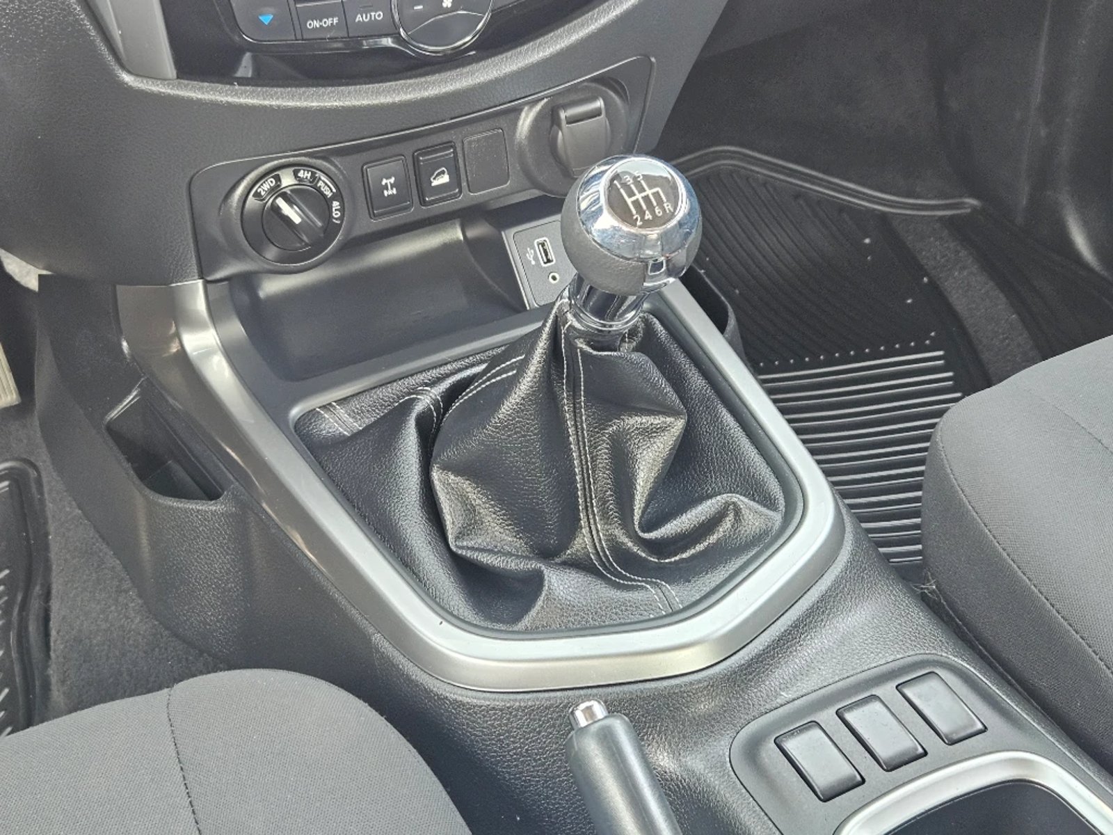 NISSAN NAVARA 2023 - Imagen 13 de 20