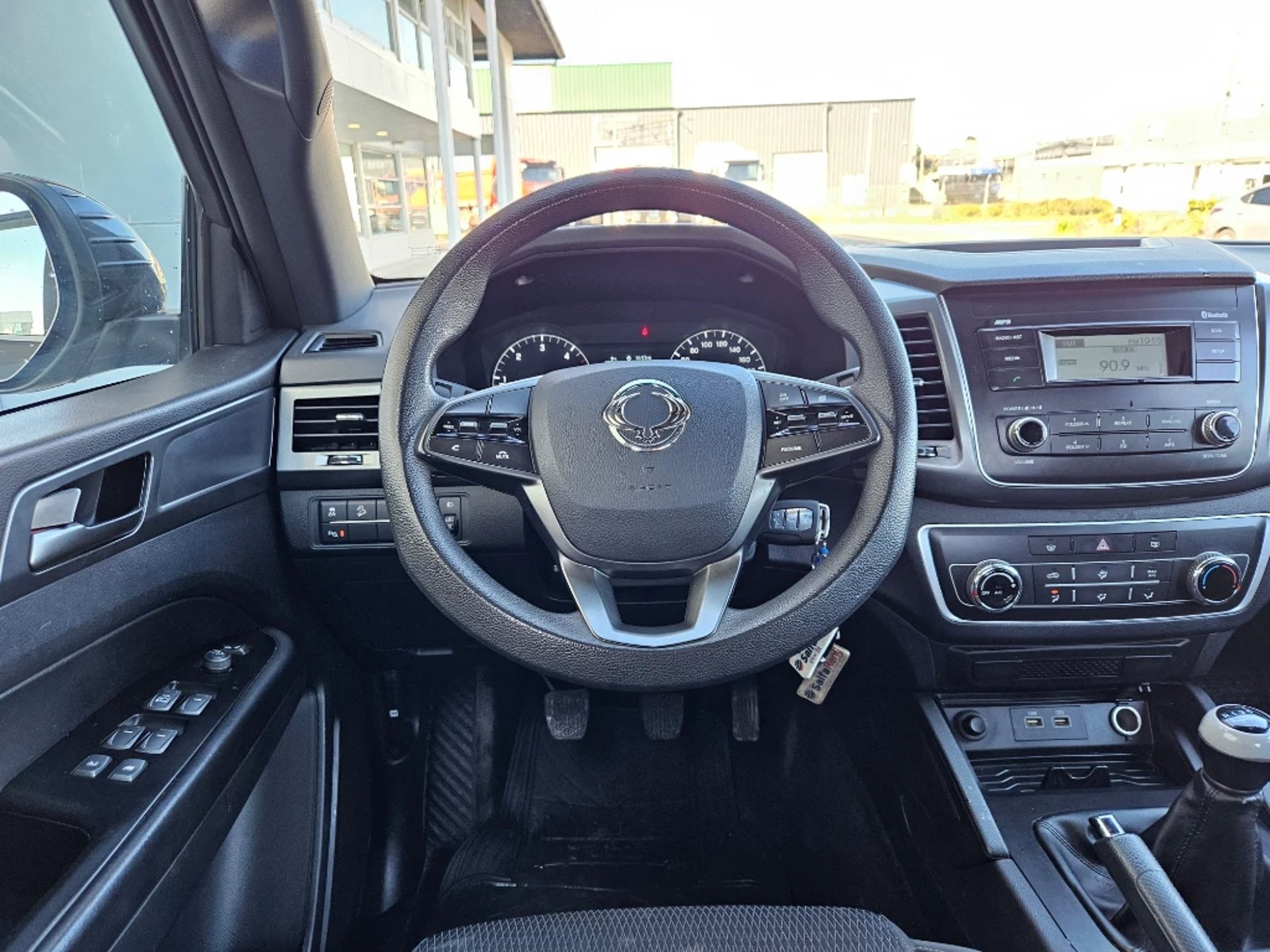 SSANGYONG GRAND MUSSO 2023 - Imagen 13 de 20