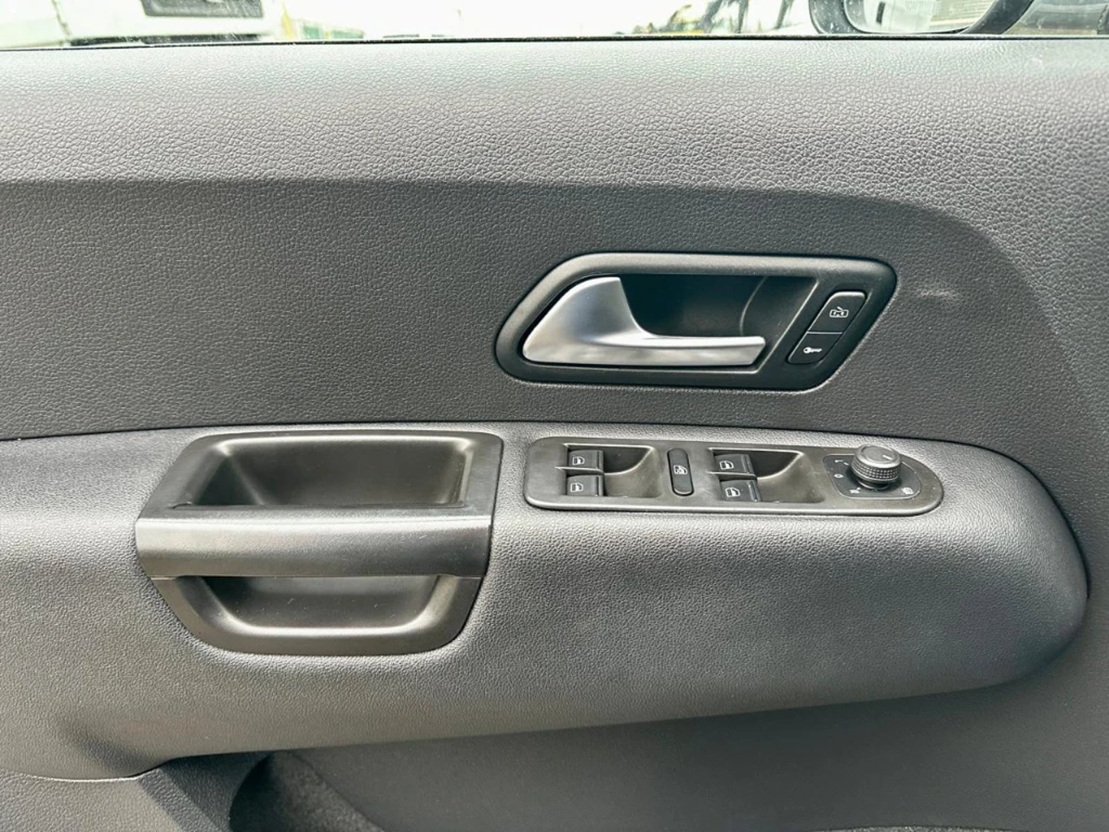 VOLKSWAGEN AMAROK 2023 - Imagen 15 de 20