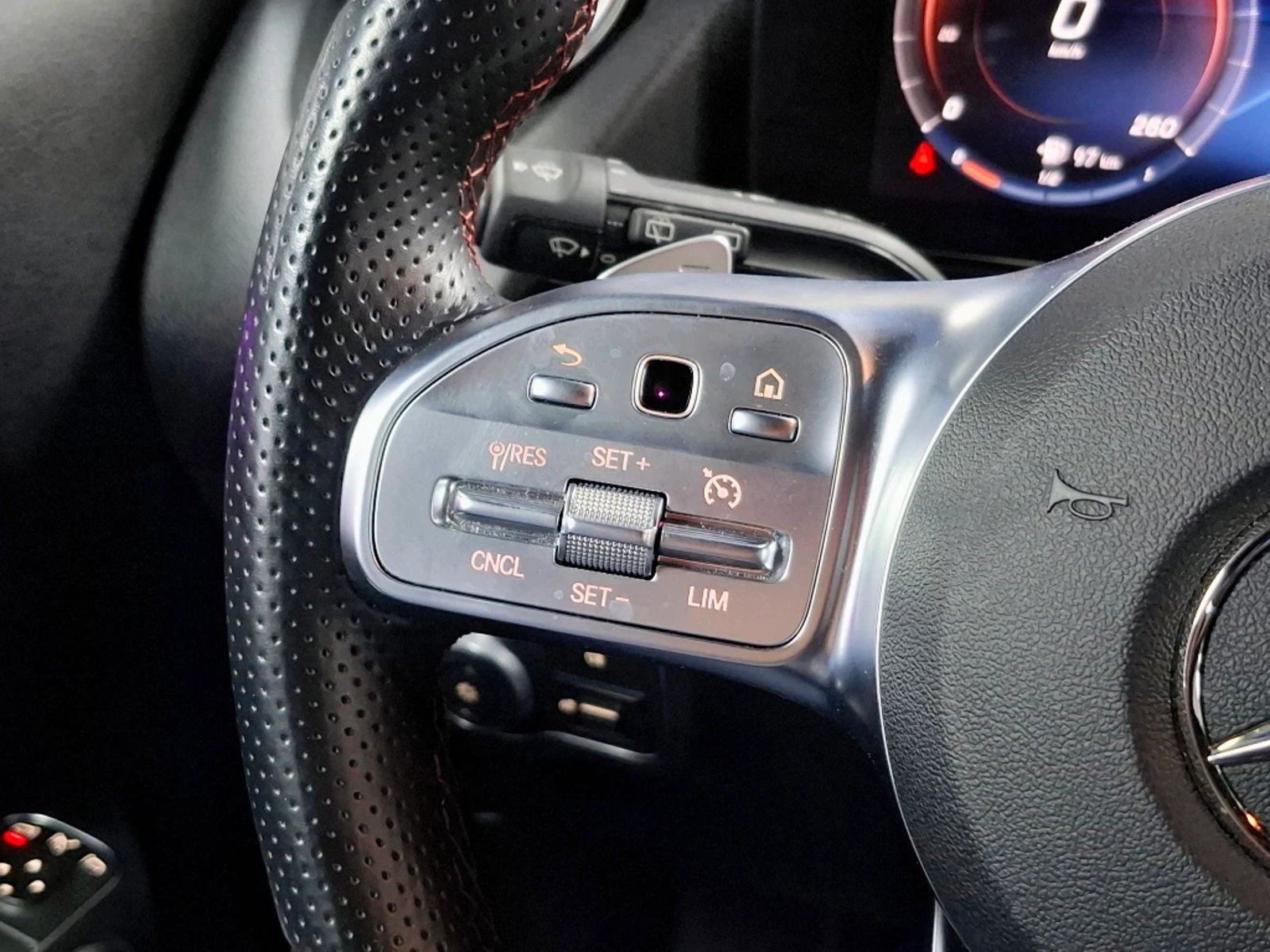 MERCEDES-BENZ GLA 220 2023 - Imagen 16 de 20