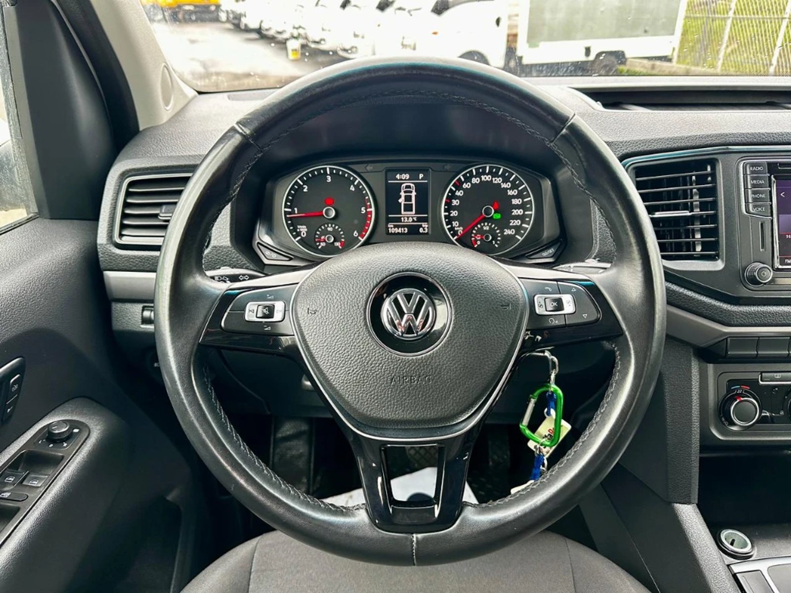 VOLKSWAGEN AMAROK 2023 - Imagen 17 de 20