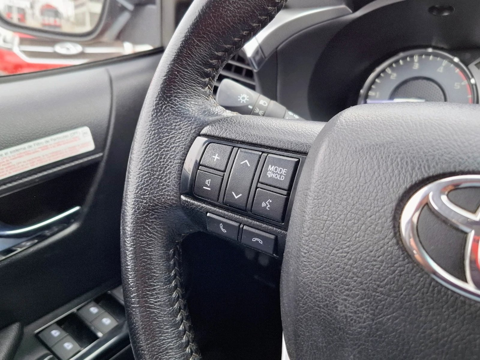 TOYOTA HILUX 2023 - Imagen 15 de 20