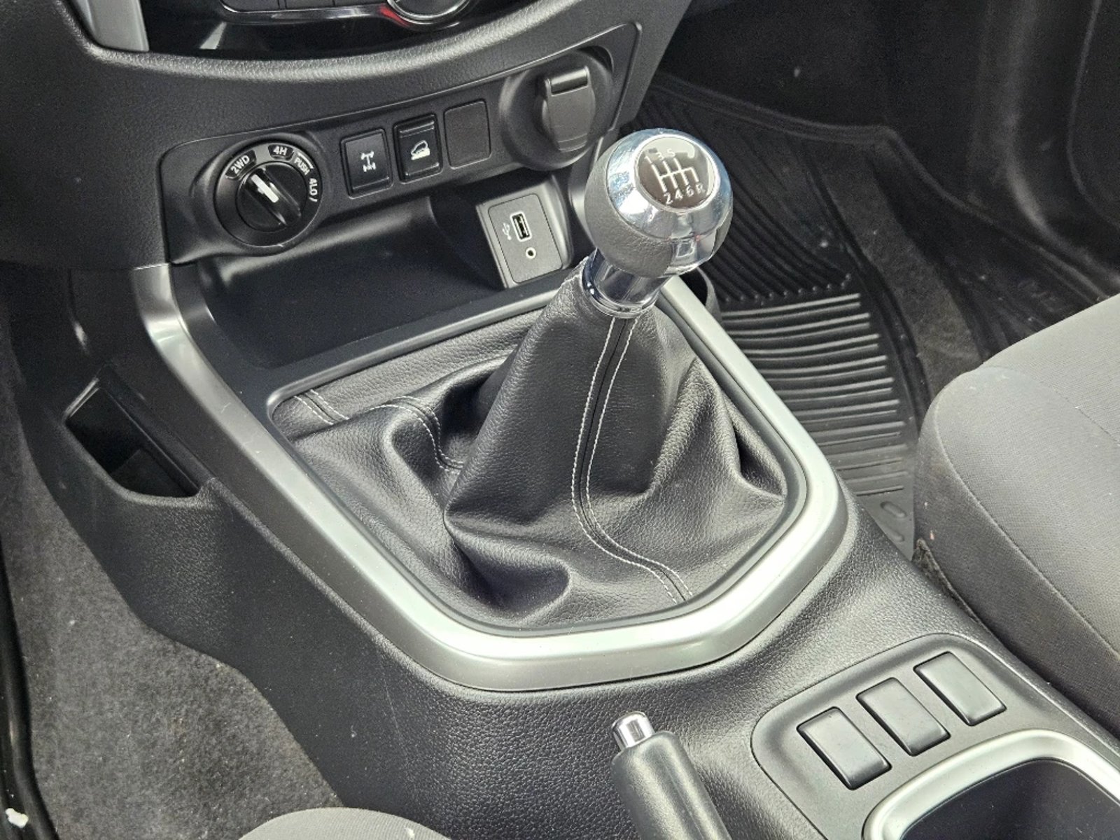 NISSAN NAVARA 2023 - Imagen 13 de 20