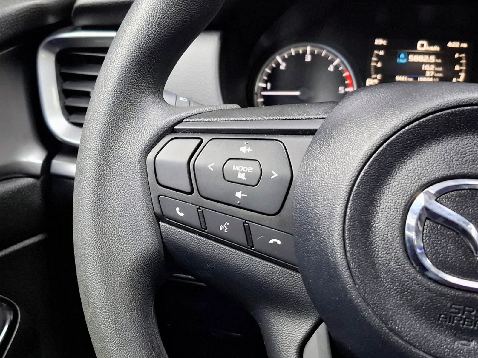 MAZDA BT-50 2024 - Imagen 16 de 20
