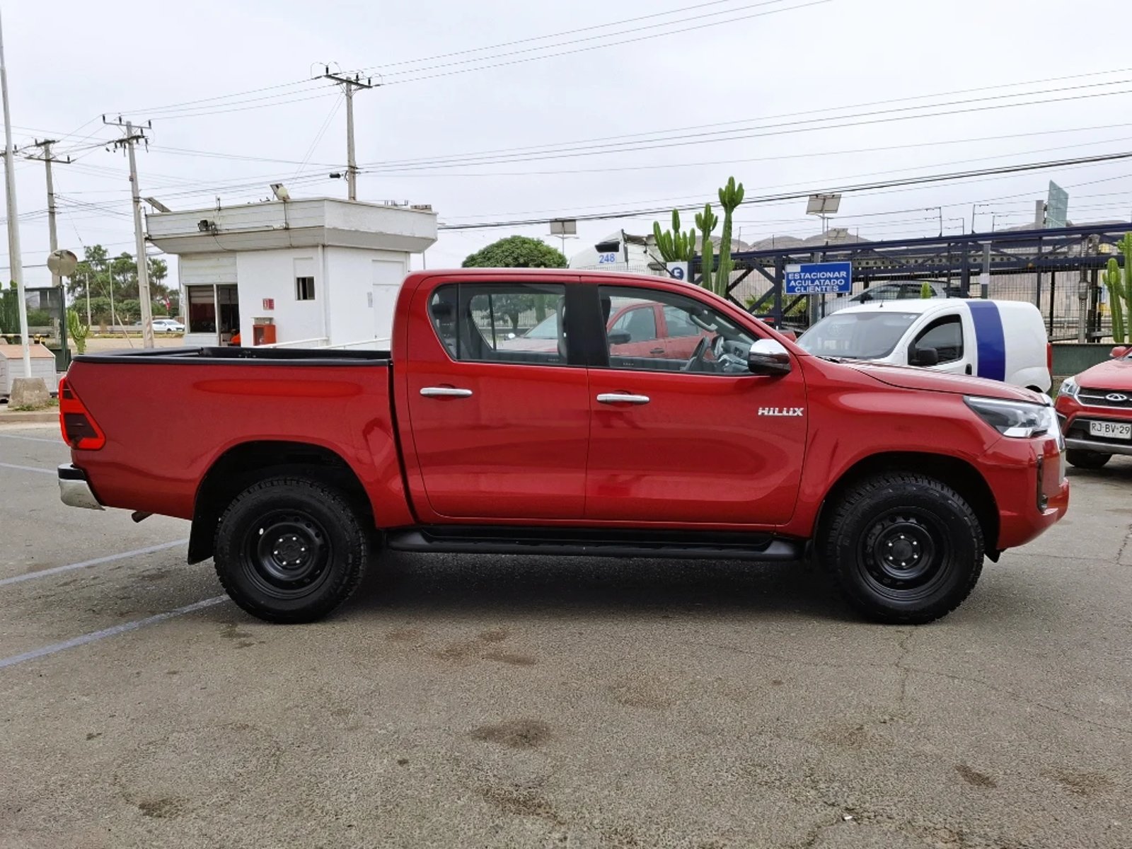 TOYOTA HILUX 2023 - Imagen 5 de 20