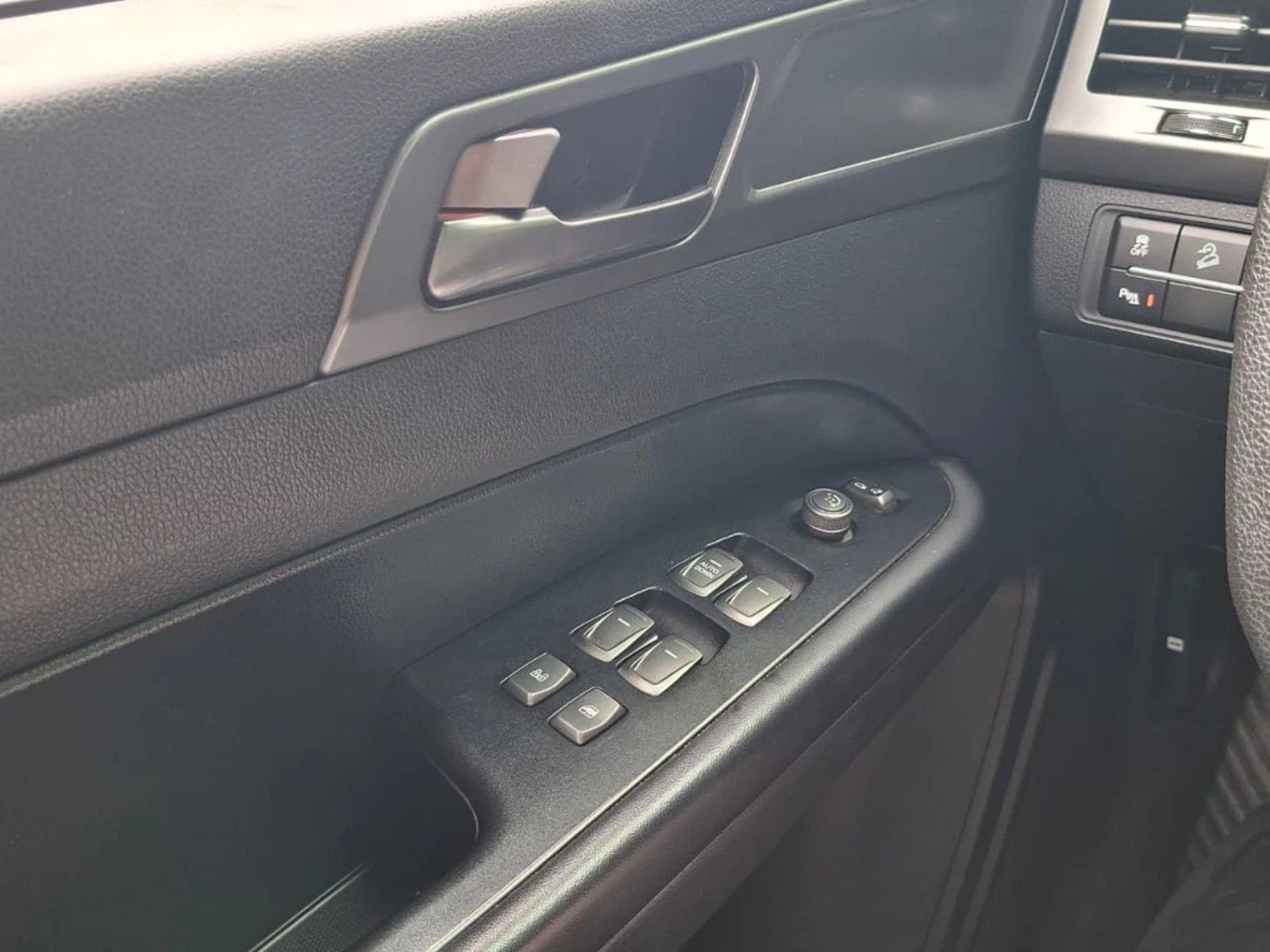 SSANGYONG GRAND MUSSO 2023 - Imagen 14 de 20
