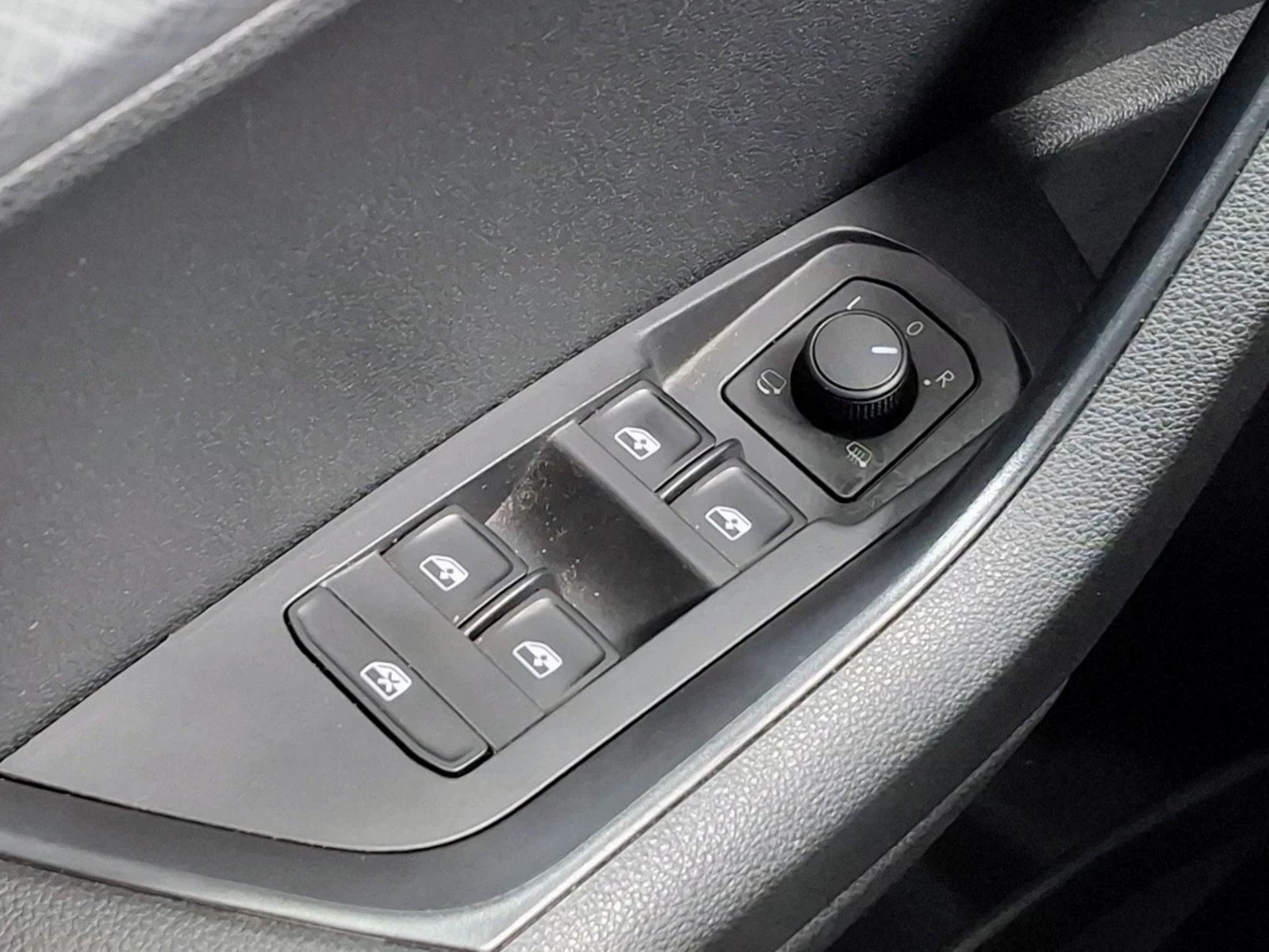 SKODA KAROQ 2024 - Imagen 14 de 20