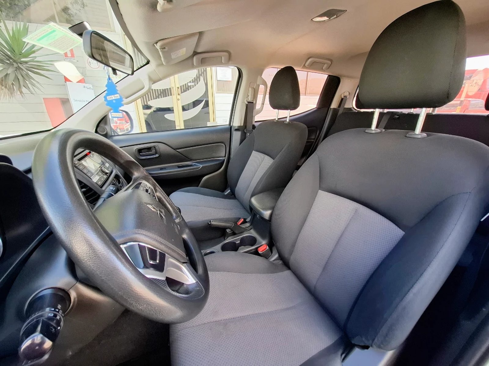 MITSUBISHI L200 2021 - Imagen 12 de 20