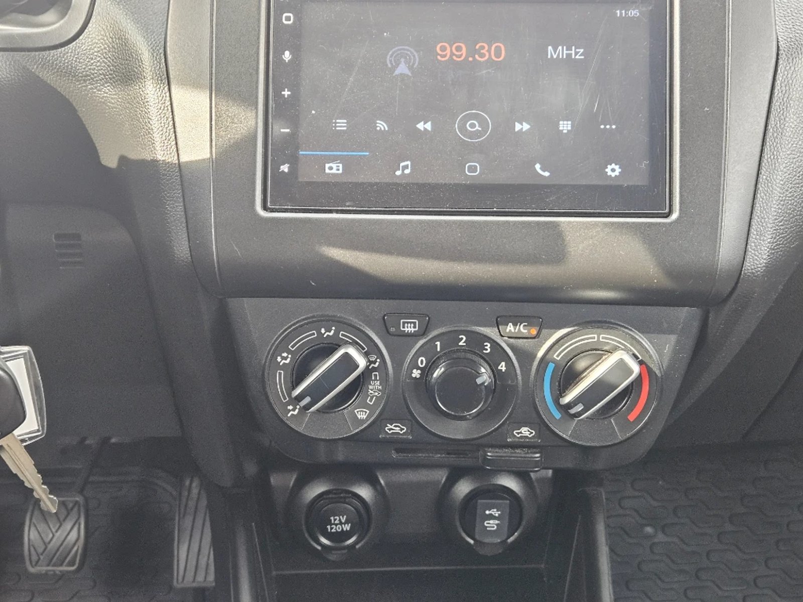 SUZUKI SWIFT 2023 - Imagen 15 de 20